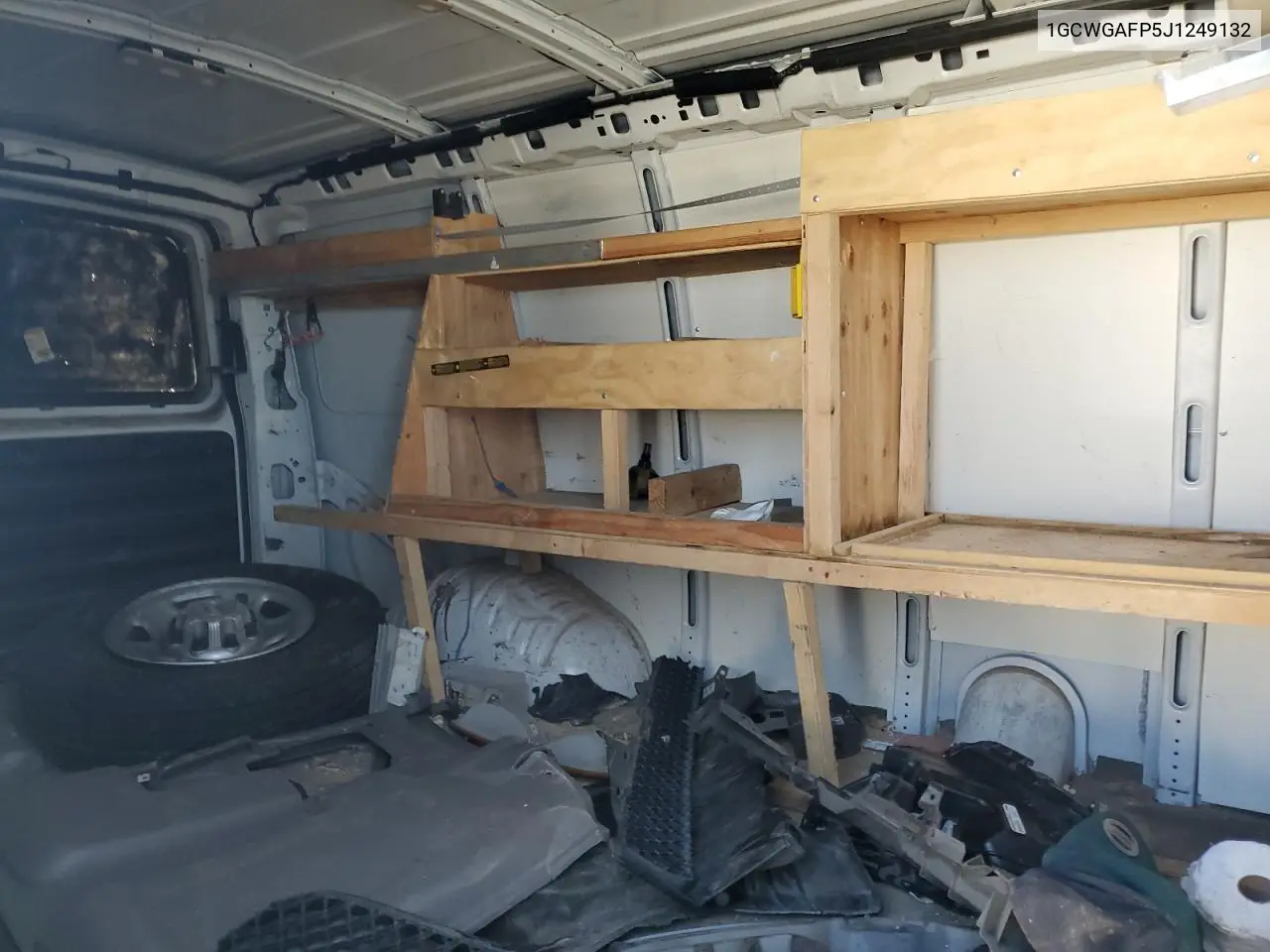 1GCWGAFP5J1249132 2018 Chevrolet Express G2500