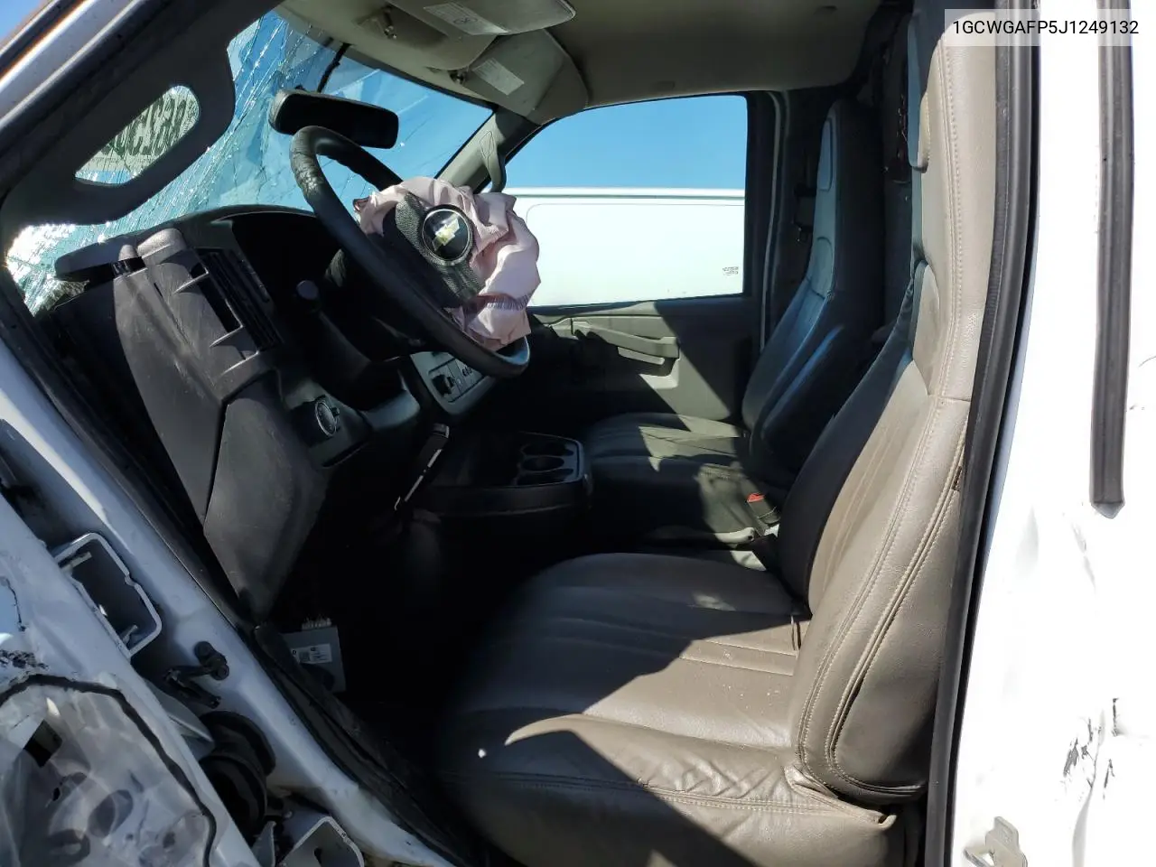 1GCWGAFP5J1249132 2018 Chevrolet Express G2500