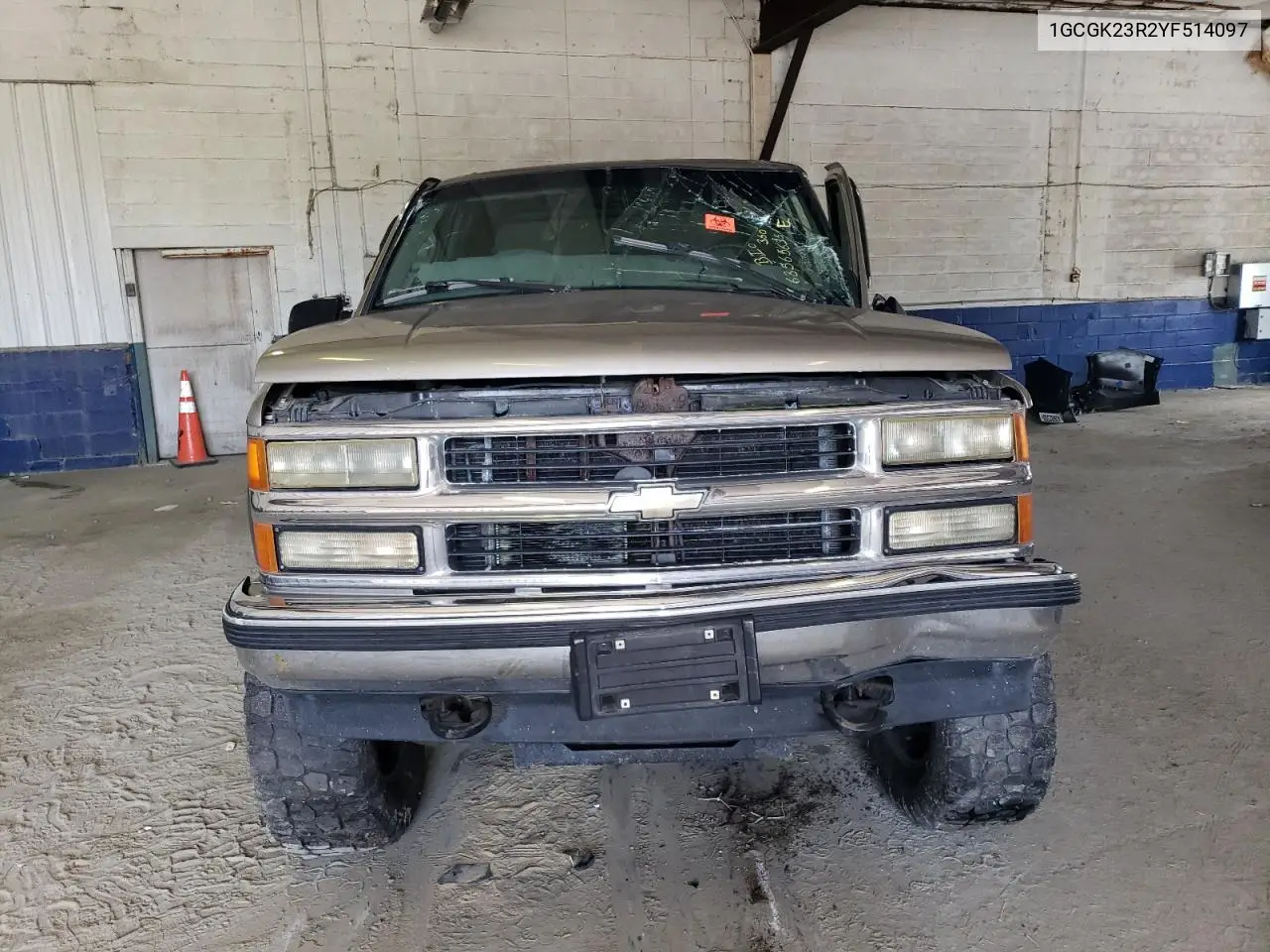 1GCGK23R2YF514097 2000 Chevrolet Gmt-400 K2500