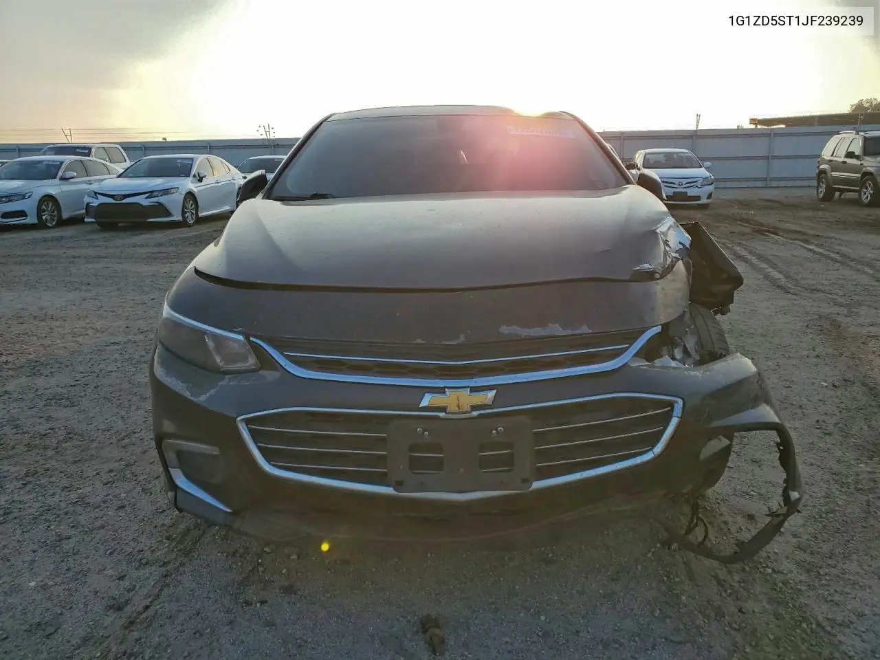 1G1ZD5ST1JF239239 2018 Chevrolet Malibu Lt