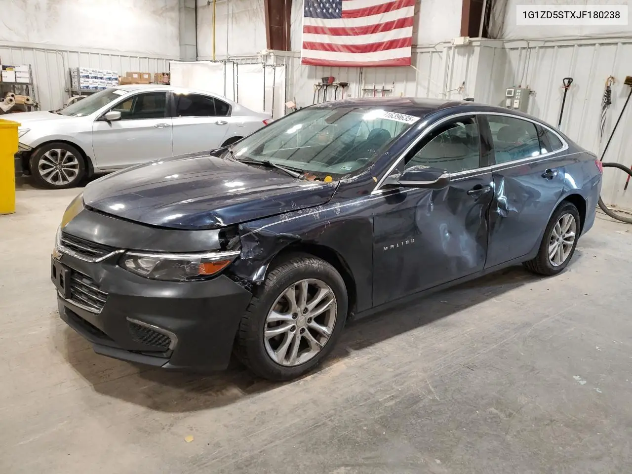 1G1ZD5STXJF180238 2018 Chevrolet Malibu Lt