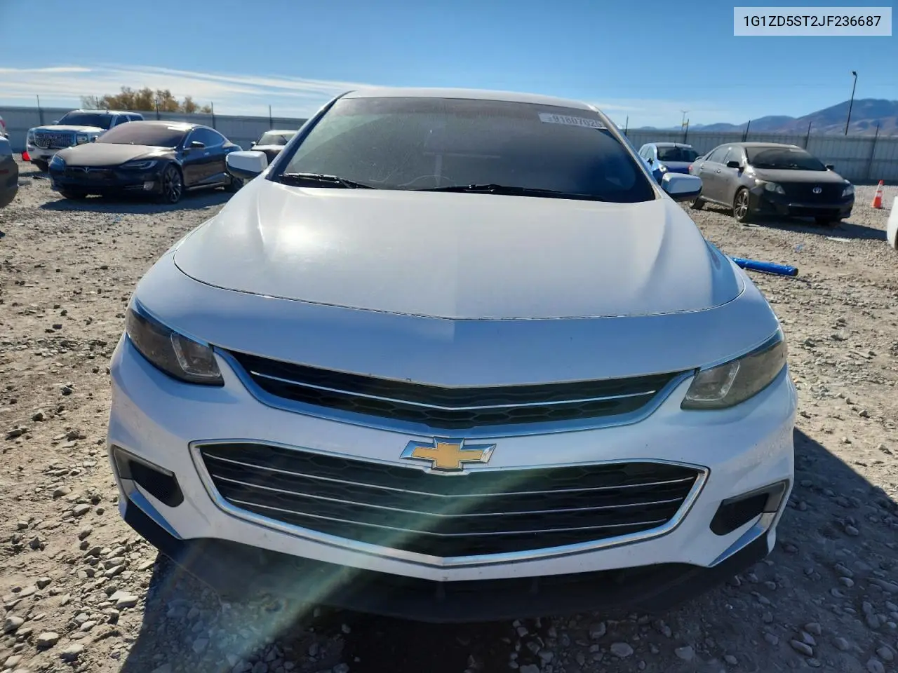1G1ZD5ST2JF236687 2018 Chevrolet Malibu Lt