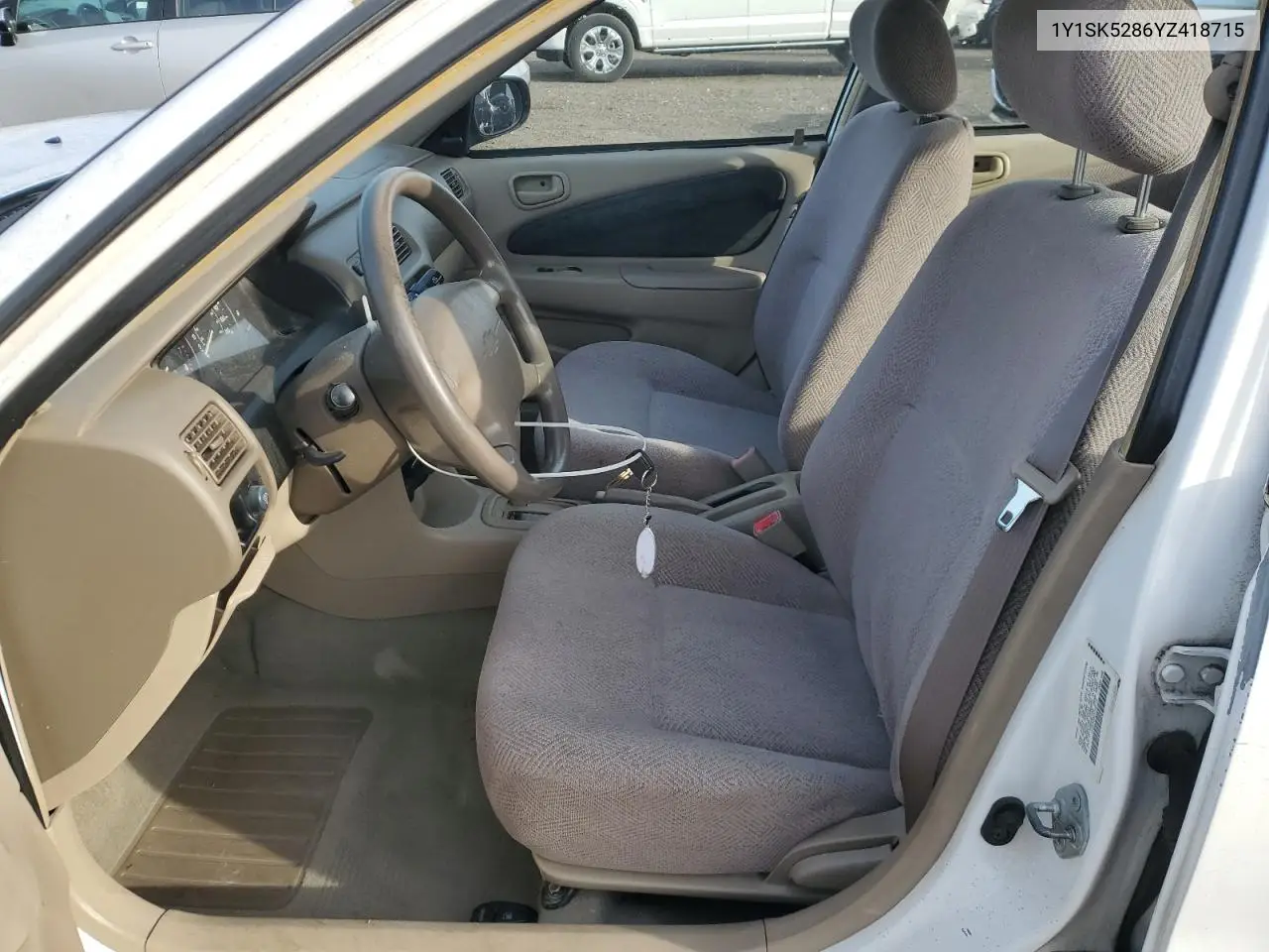 1Y1SK5286YZ418715 2000 Chevrolet Geo Prizm Base