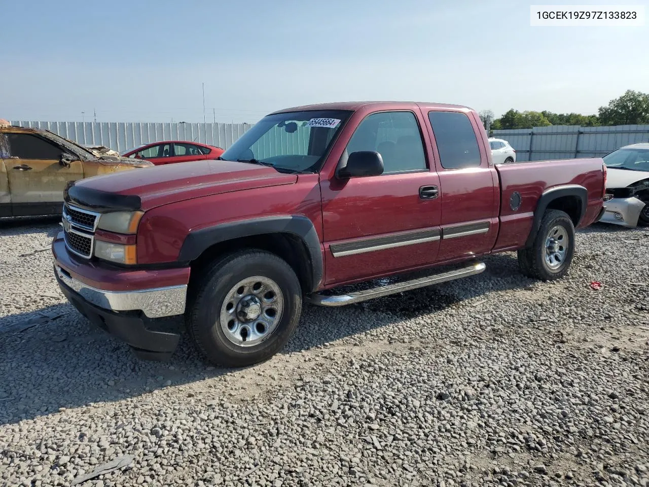 2007 Chevrolet Silverado K1500 Classic VIN: 1GCEK19Z97Z133823 Lot: 65445664