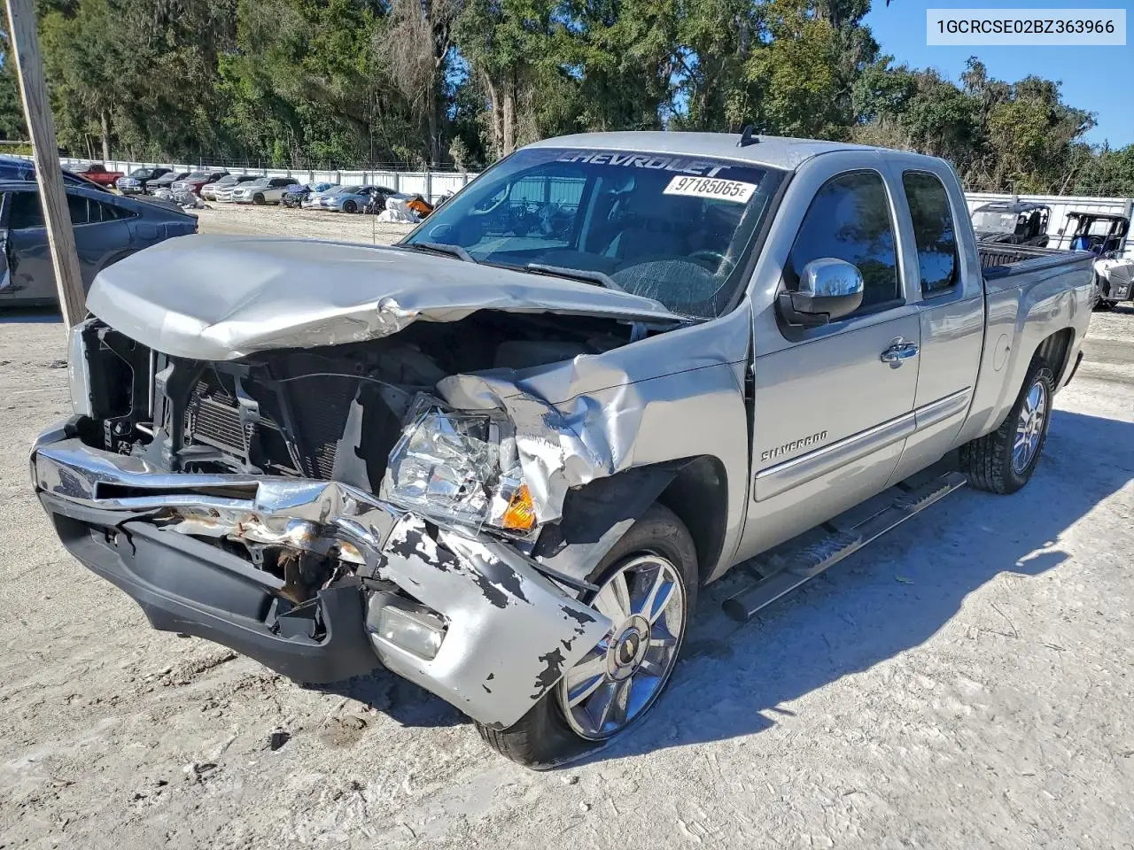 1GCRCSE02BZ363966 2011 Chevrolet Silverado C1500 Lt