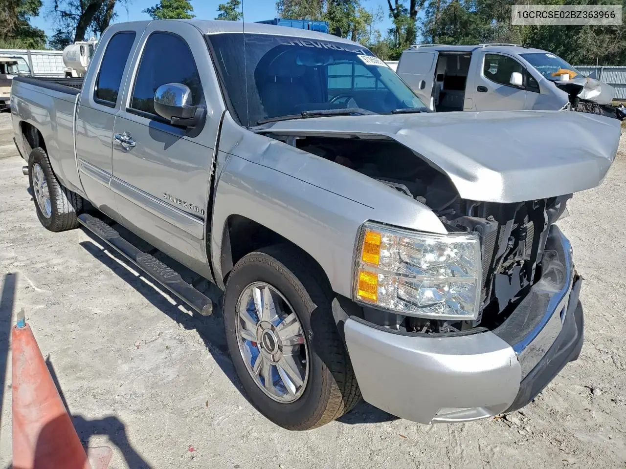 1GCRCSE02BZ363966 2011 Chevrolet Silverado C1500 Lt