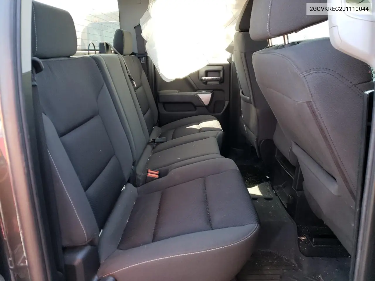 2GCVKREC2J1110044 2018 Chevrolet Silverado K1500 Lt