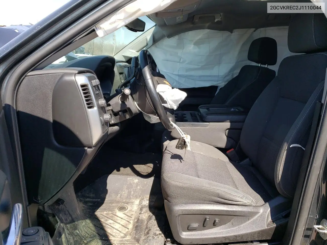 2GCVKREC2J1110044 2018 Chevrolet Silverado K1500 Lt