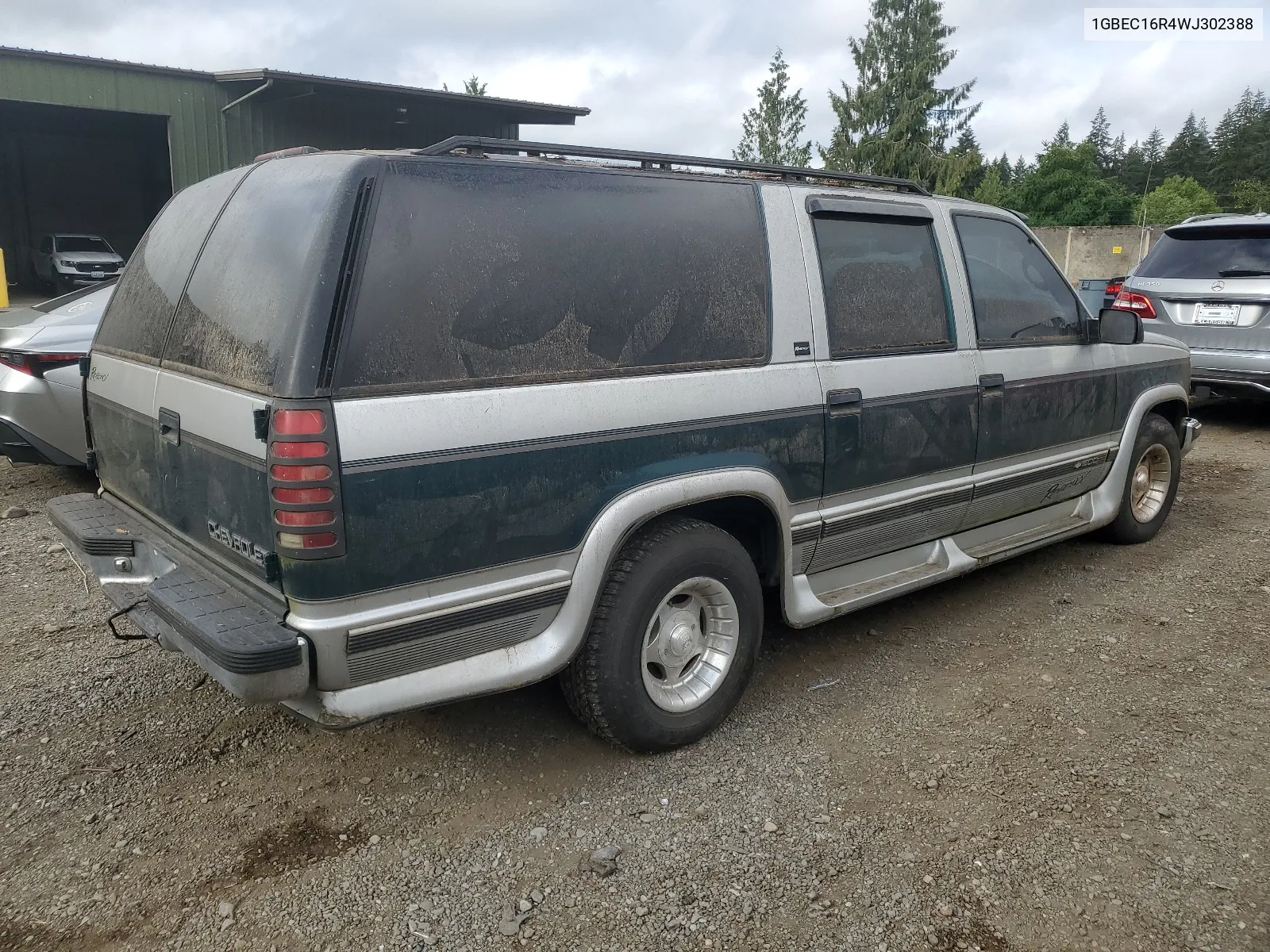 1998 Chevrolet Suburban C1500 VIN: 1GBEC16R4WJ302388 Lot: 65670984