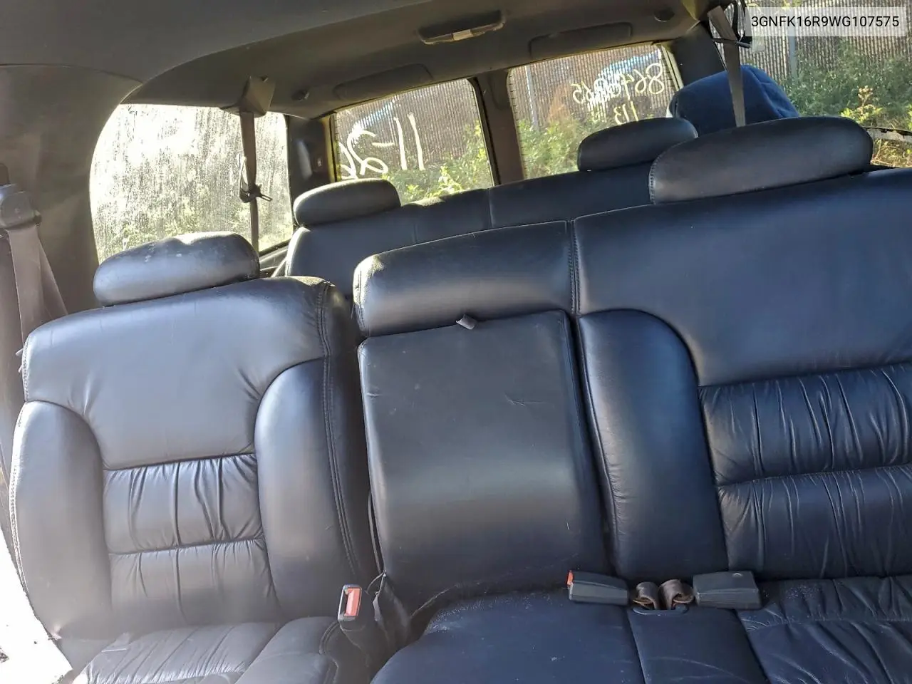 3GNFK16R9WG107575 1998 Chevrolet Suburban K1500