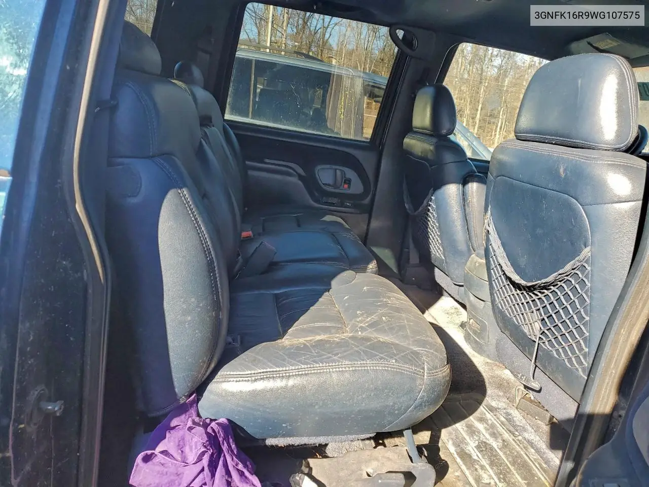 3GNFK16R9WG107575 1998 Chevrolet Suburban K1500