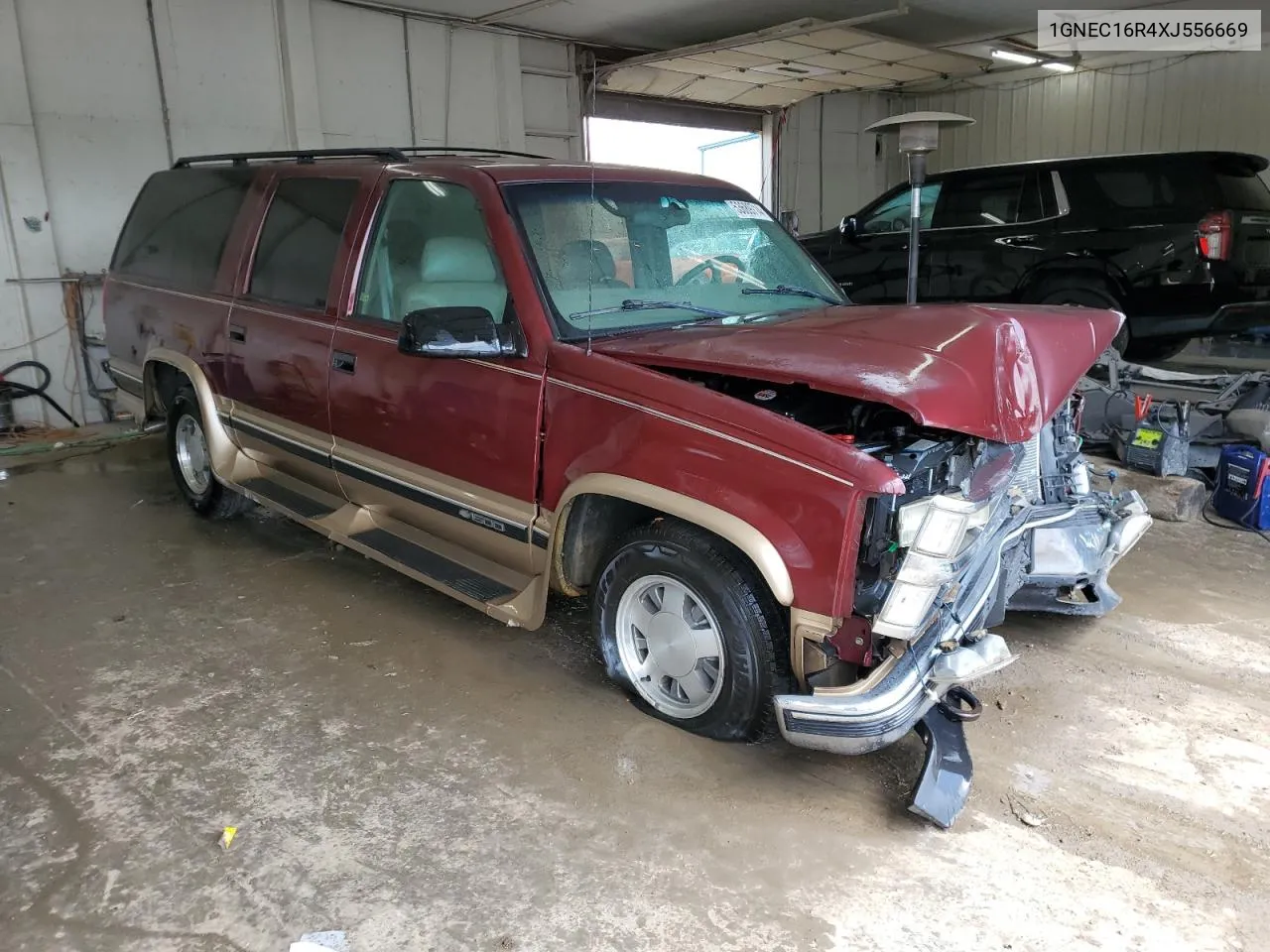 1999 Chevrolet Suburban C1500 VIN: 1GNEC16R4XJ556669 Lot: 53689714