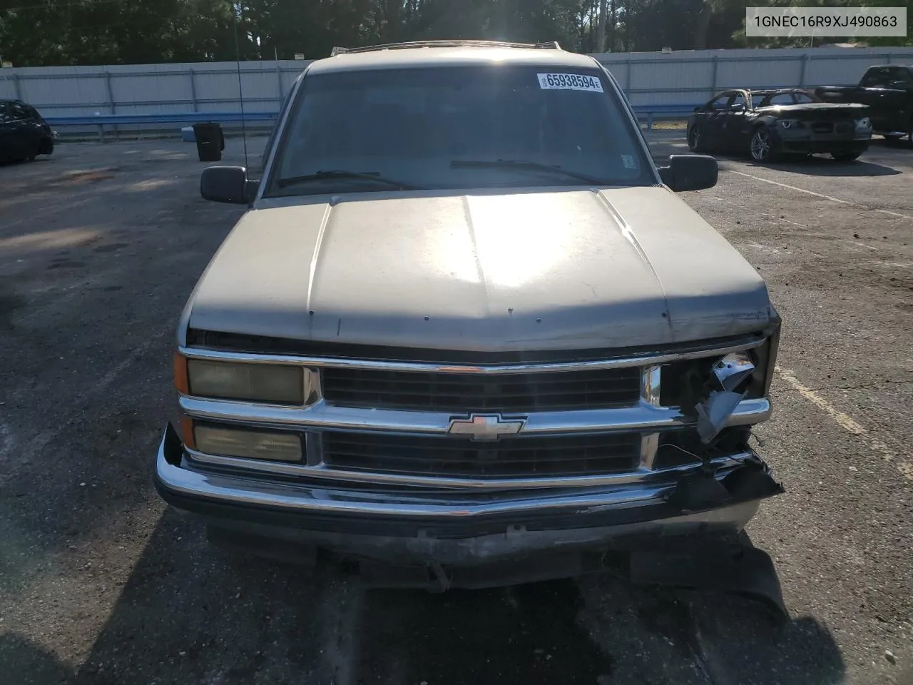 1999 Chevrolet Suburban C1500 VIN: 1GNEC16R9XJ490863 Lot: 65938594