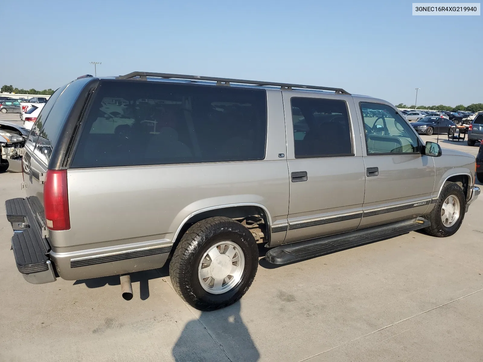 1999 Chevrolet Suburban C1500 VIN: 3GNEC16R4XG219940 Lot: 66024114