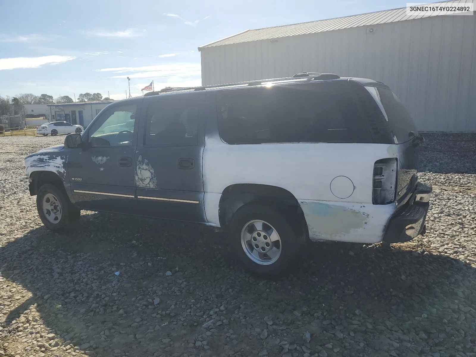 2000 Chevrolet Suburban C1500 VIN: 3GNEC16T4YG224892 Lot: 43050414