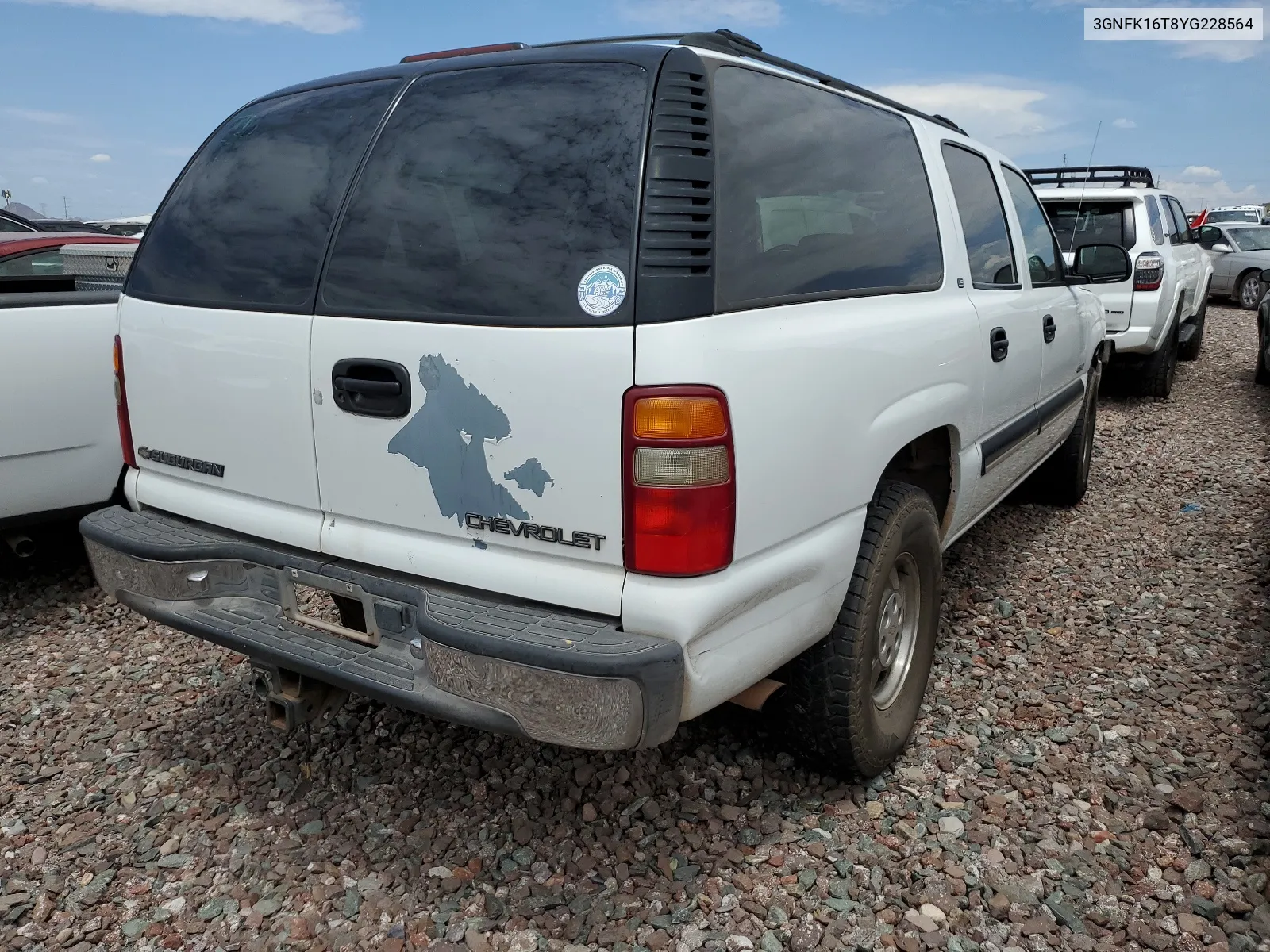 2000 Chevrolet Suburban K1500 VIN: 3GNFK16T8YG228564 Lot: 64715484