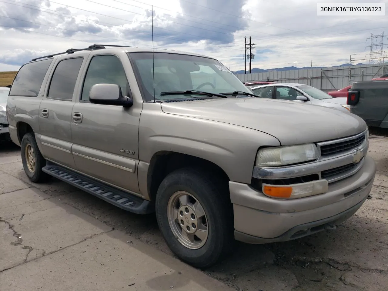 3GNFK16T8YG136323 2000 Chevrolet Suburban K1500