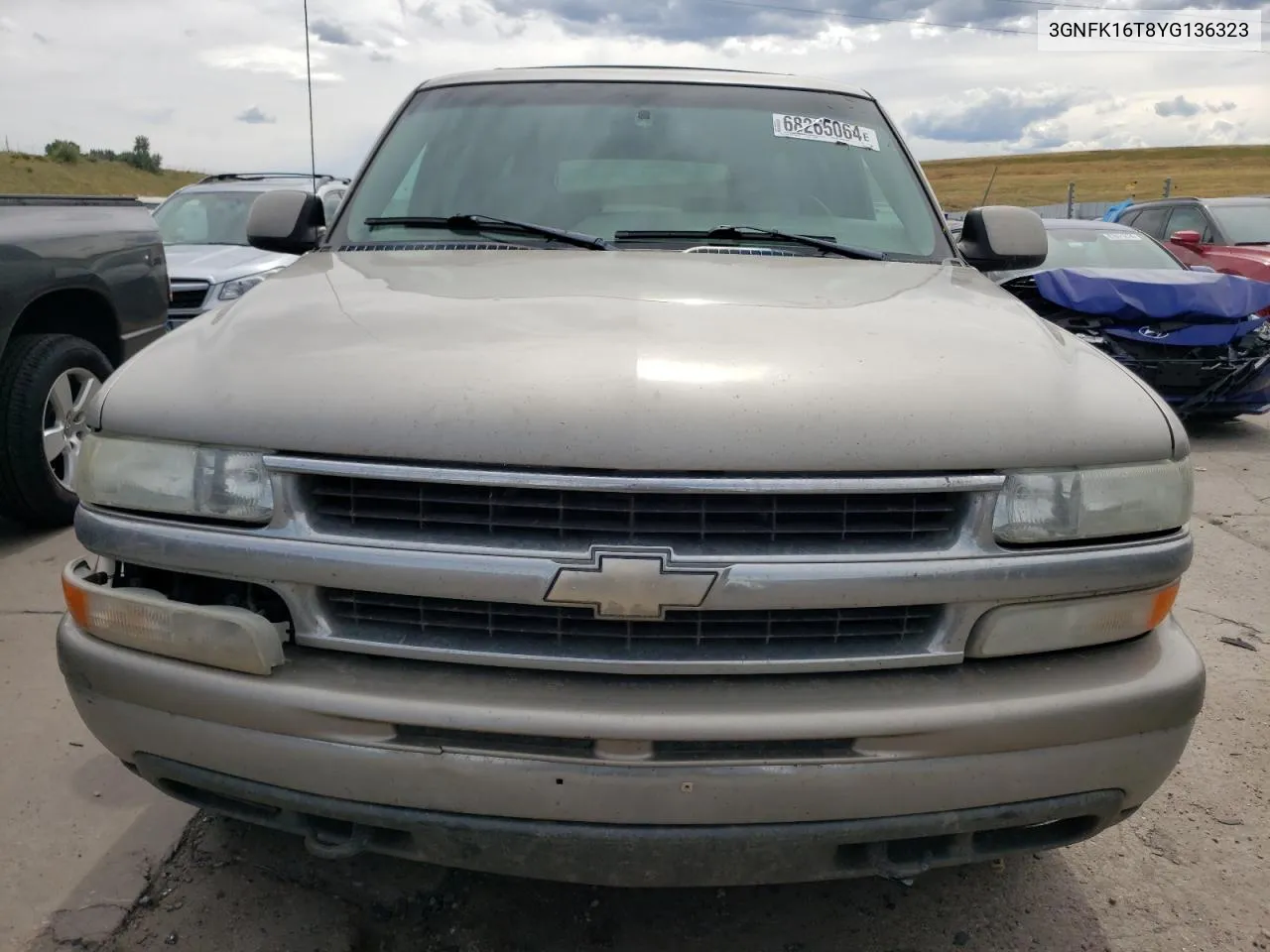 3GNFK16T8YG136323 2000 Chevrolet Suburban K1500