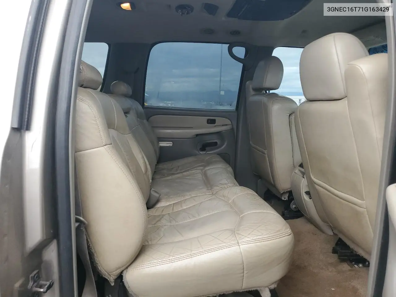 3GNEC16T71G163429 2001 Chevrolet Suburban C1500