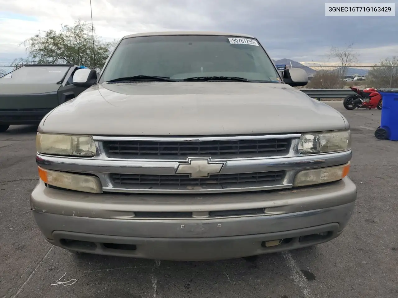 3GNEC16T71G163429 2001 Chevrolet Suburban C1500