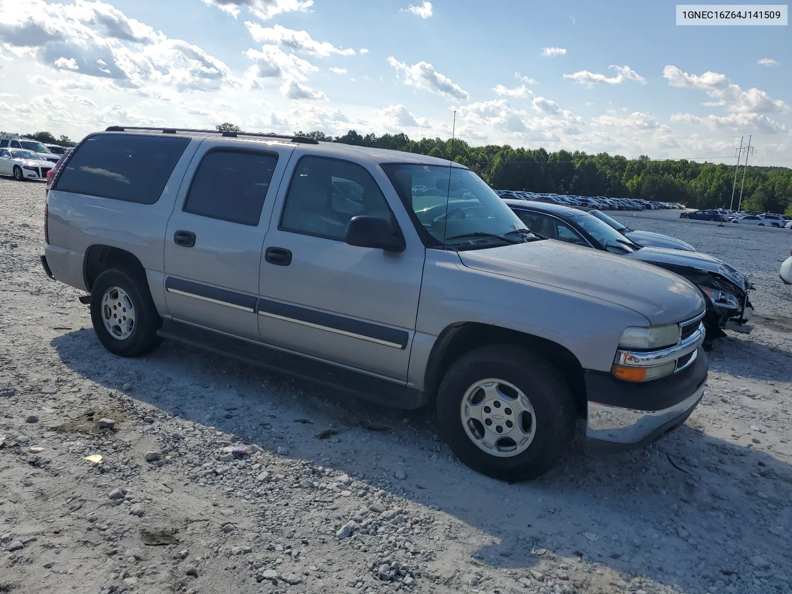 2004 Chevrolet Suburban C1500 VIN: 1GNEC16Z64J141509 Lot: 55545674