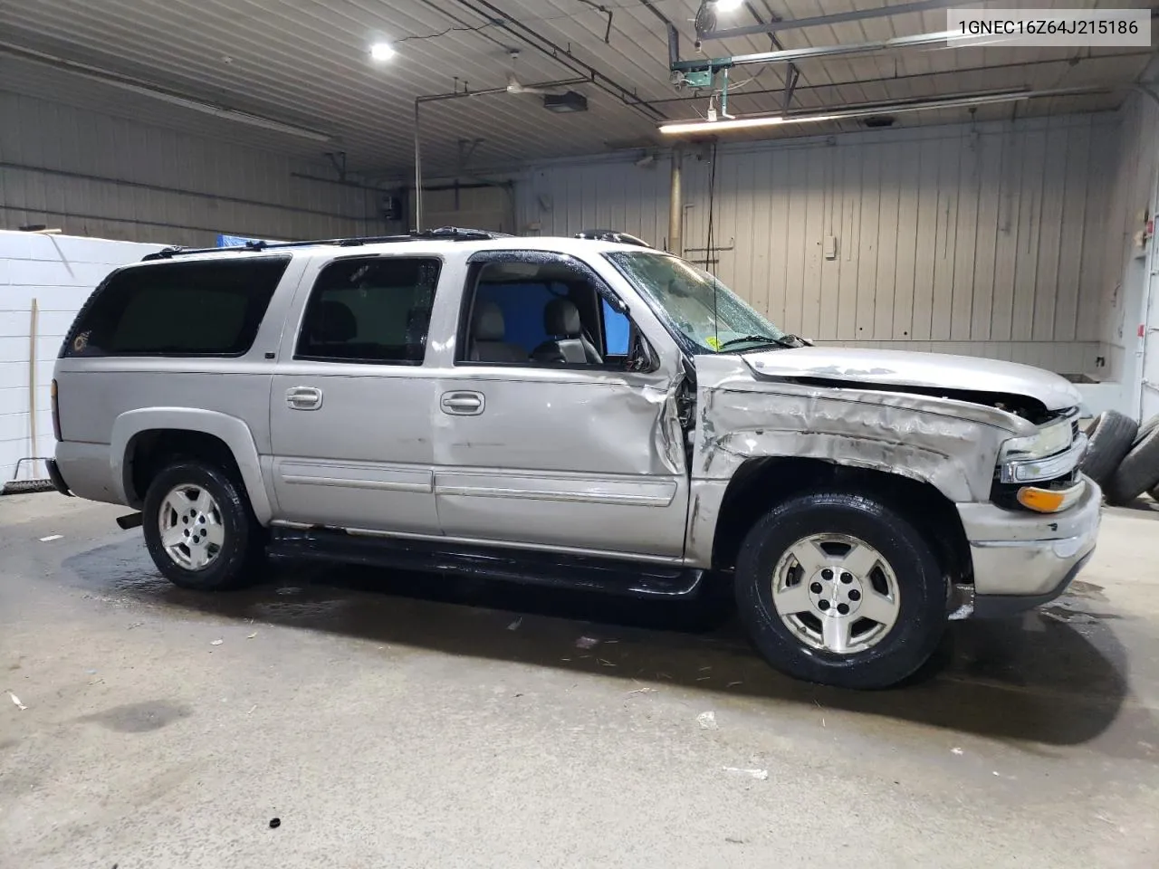 2004 Chevrolet Suburban C1500 VIN: 1GNEC16Z64J215186 Lot: 70231654