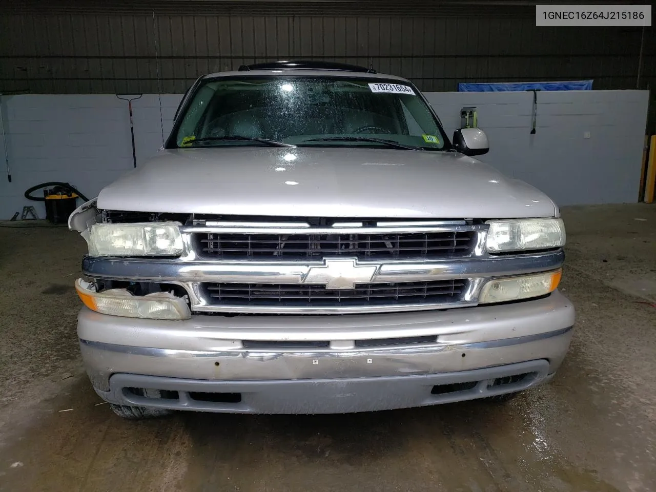 2004 Chevrolet Suburban C1500 VIN: 1GNEC16Z64J215186 Lot: 70231654