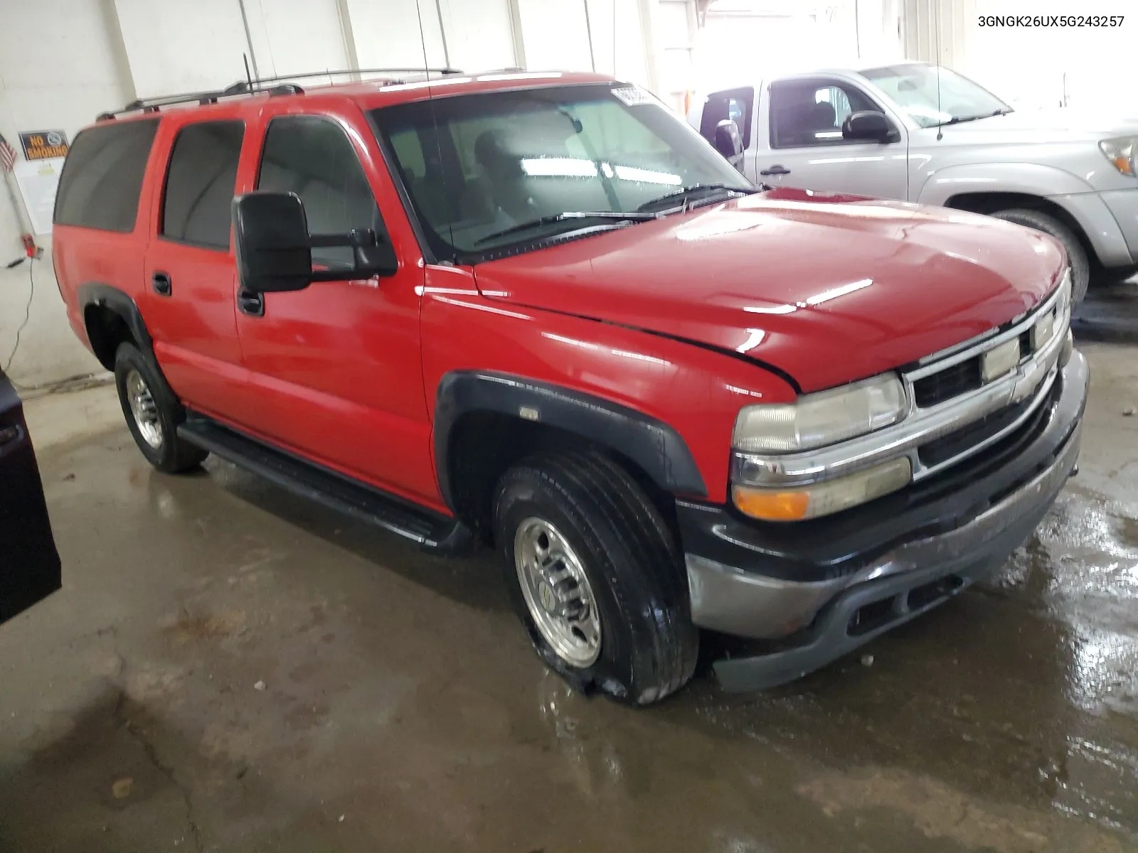 2005 Chevrolet Suburban K2500 VIN: 3GNGK26UX5G243257 Lot: 66725524