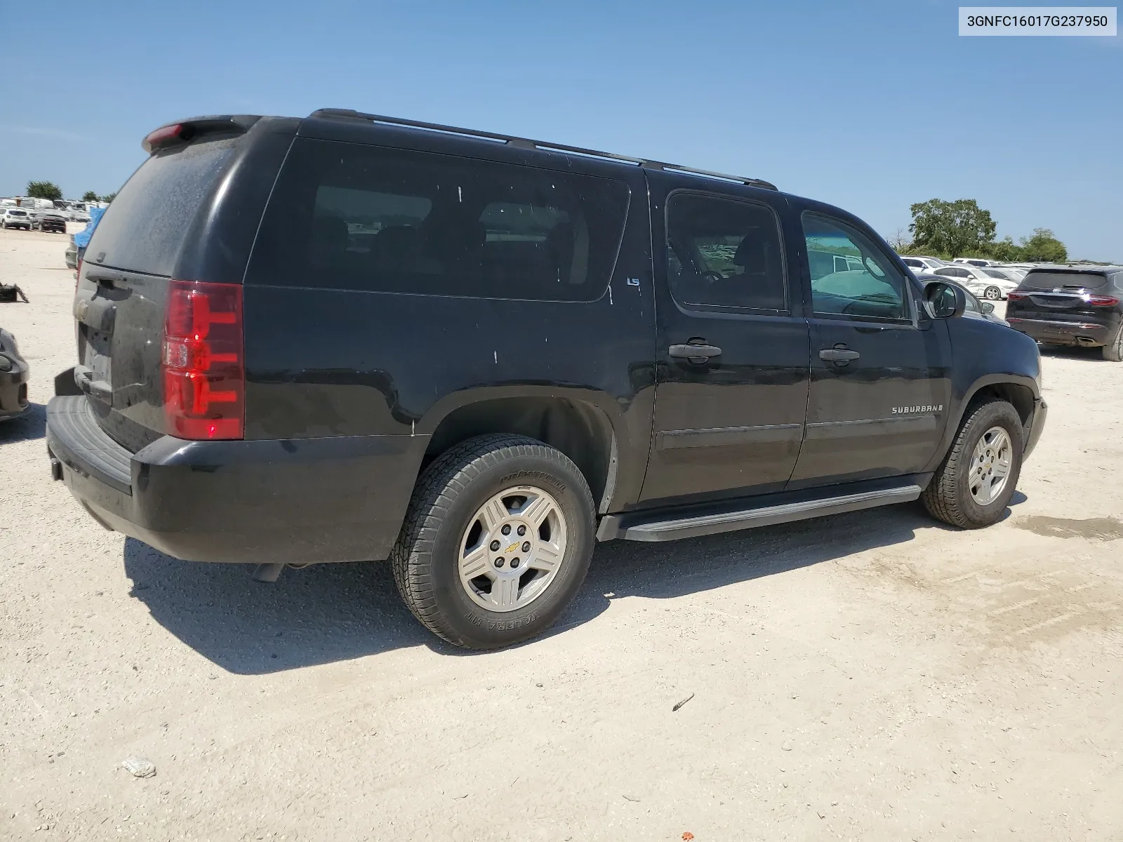 2007 Chevrolet Suburban C1500 VIN: 3GNFC16017G237950 Lot: 68382444