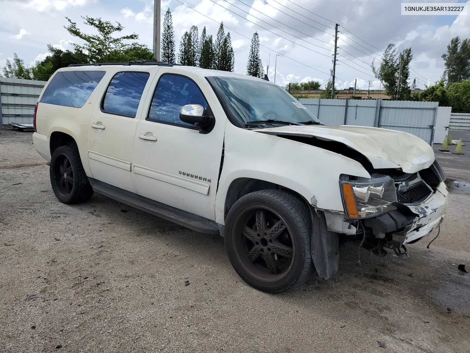 2010 Chevrolet Suburban K1500 Lt VIN: 1GNUKJE35AR132227 Lot: 66245354