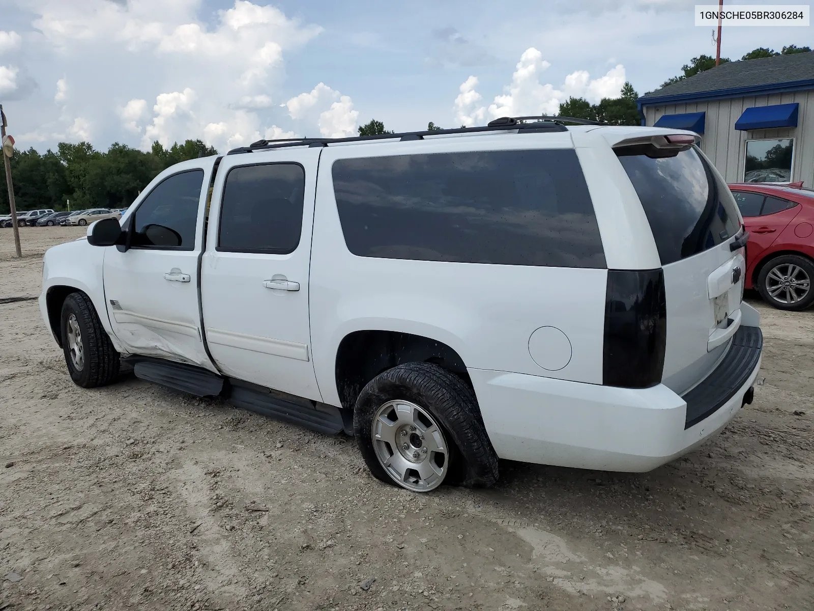 1GNSCHE05BR306284 2011 Chevrolet Suburban C1500 Ls