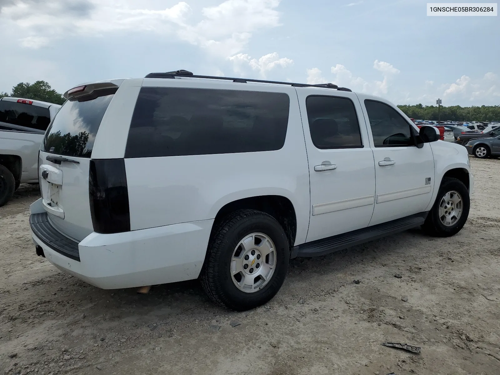 1GNSCHE05BR306284 2011 Chevrolet Suburban C1500 Ls