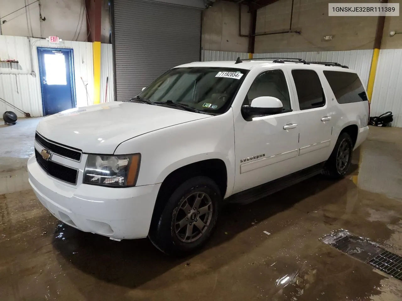 1GNSKJE32BR111389 2011 Chevrolet Suburban K1500 Lt