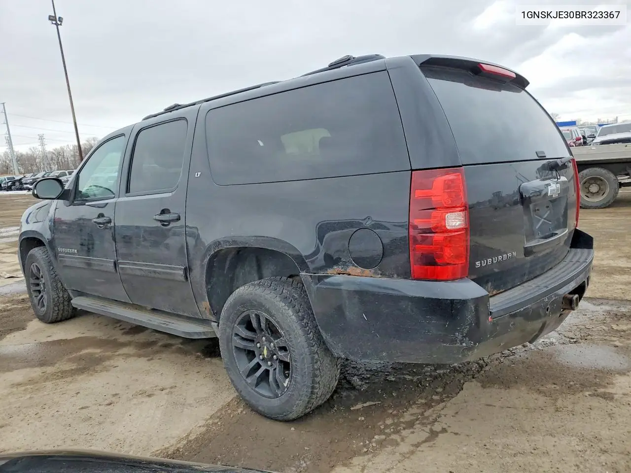 1GNSKJE30BR323367 2011 Chevrolet Suburban K1500 Lt