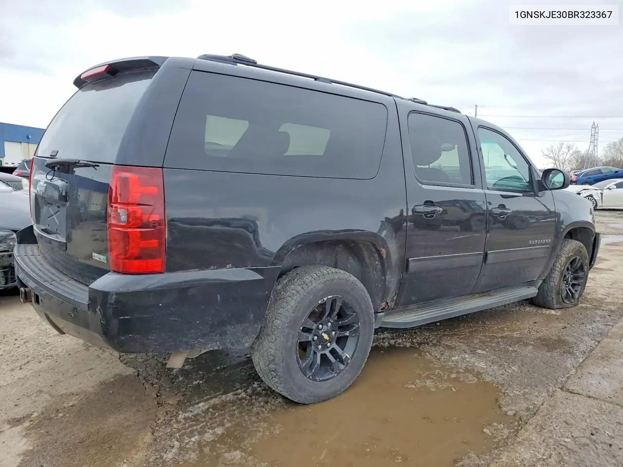 1GNSKJE30BR323367 2011 Chevrolet Suburban K1500 Lt