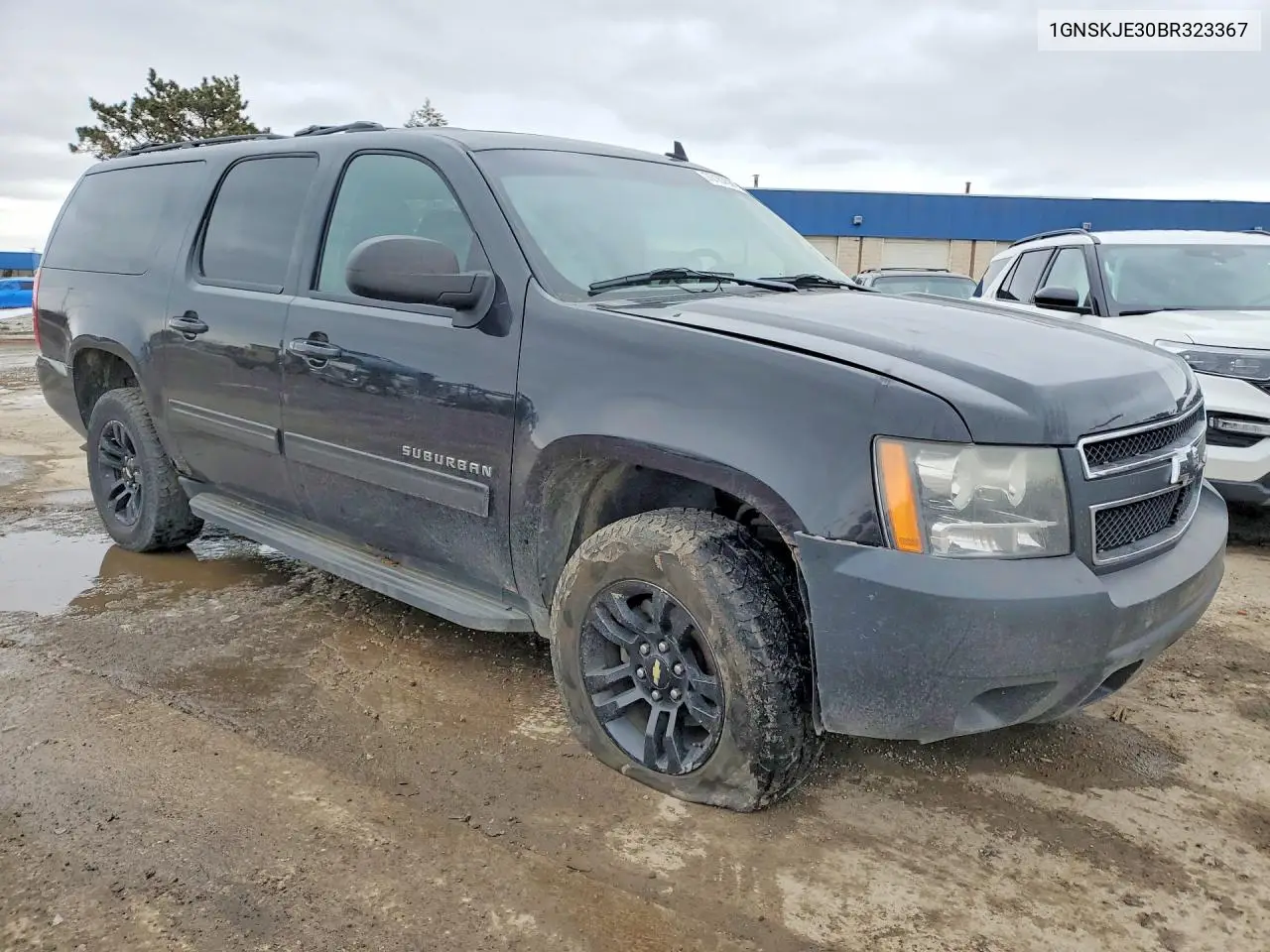 1GNSKJE30BR323367 2011 Chevrolet Suburban K1500 Lt