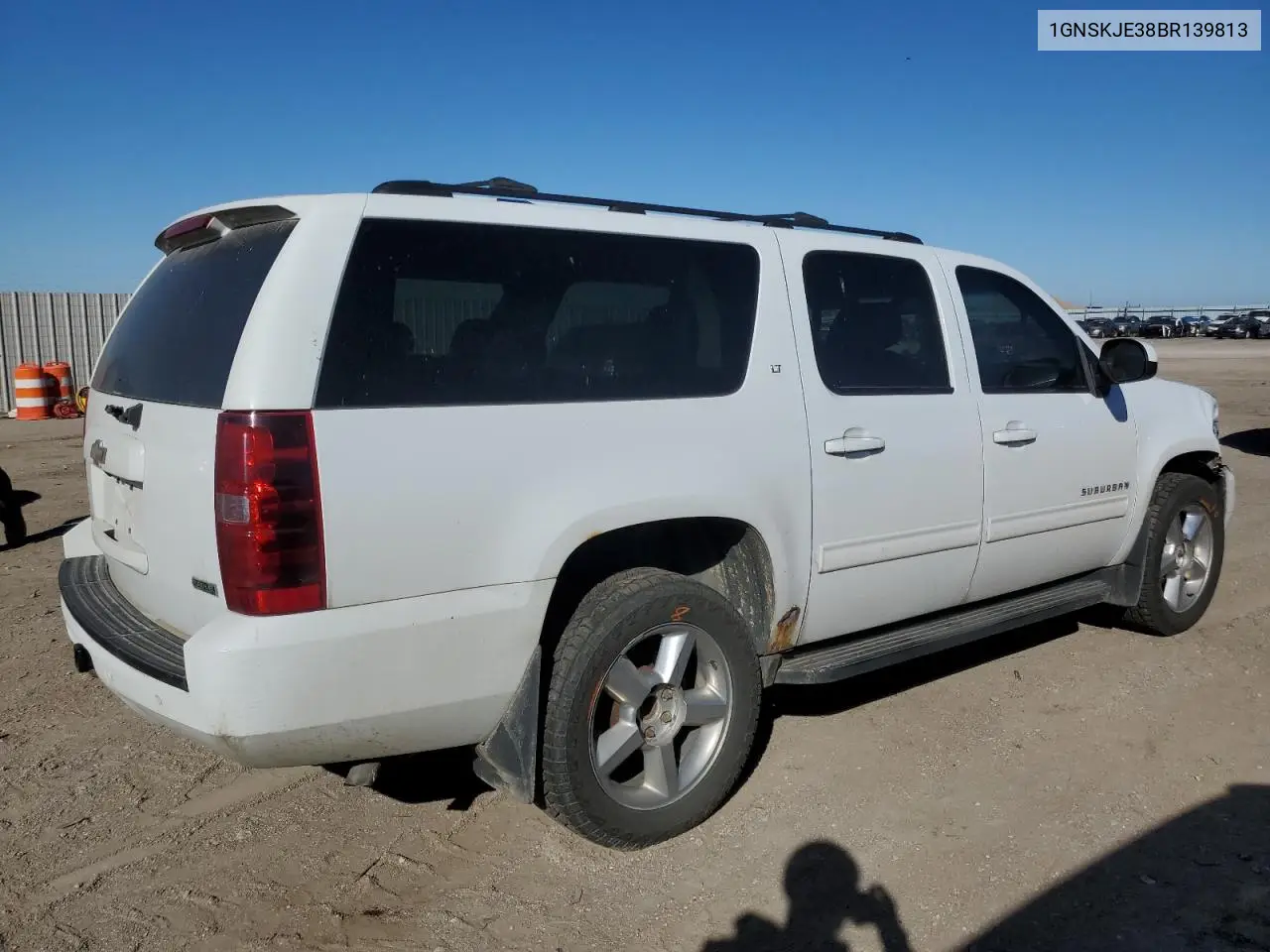 1GNSKJE38BR139813 2011 Chevrolet Suburban K1500 Lt