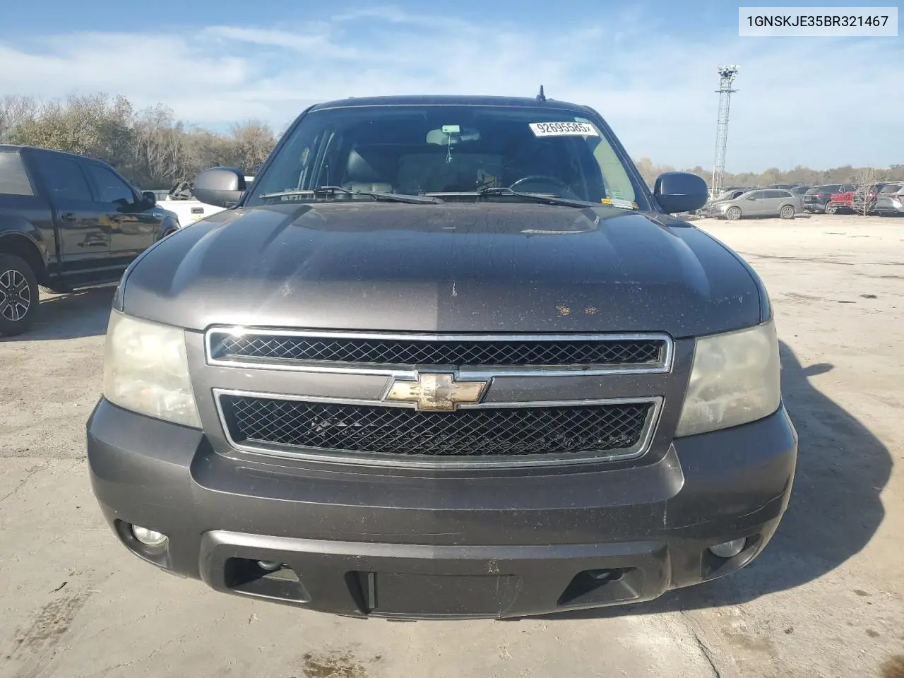 1GNSKJE35BR321467 2011 Chevrolet Suburban K1500 Lt