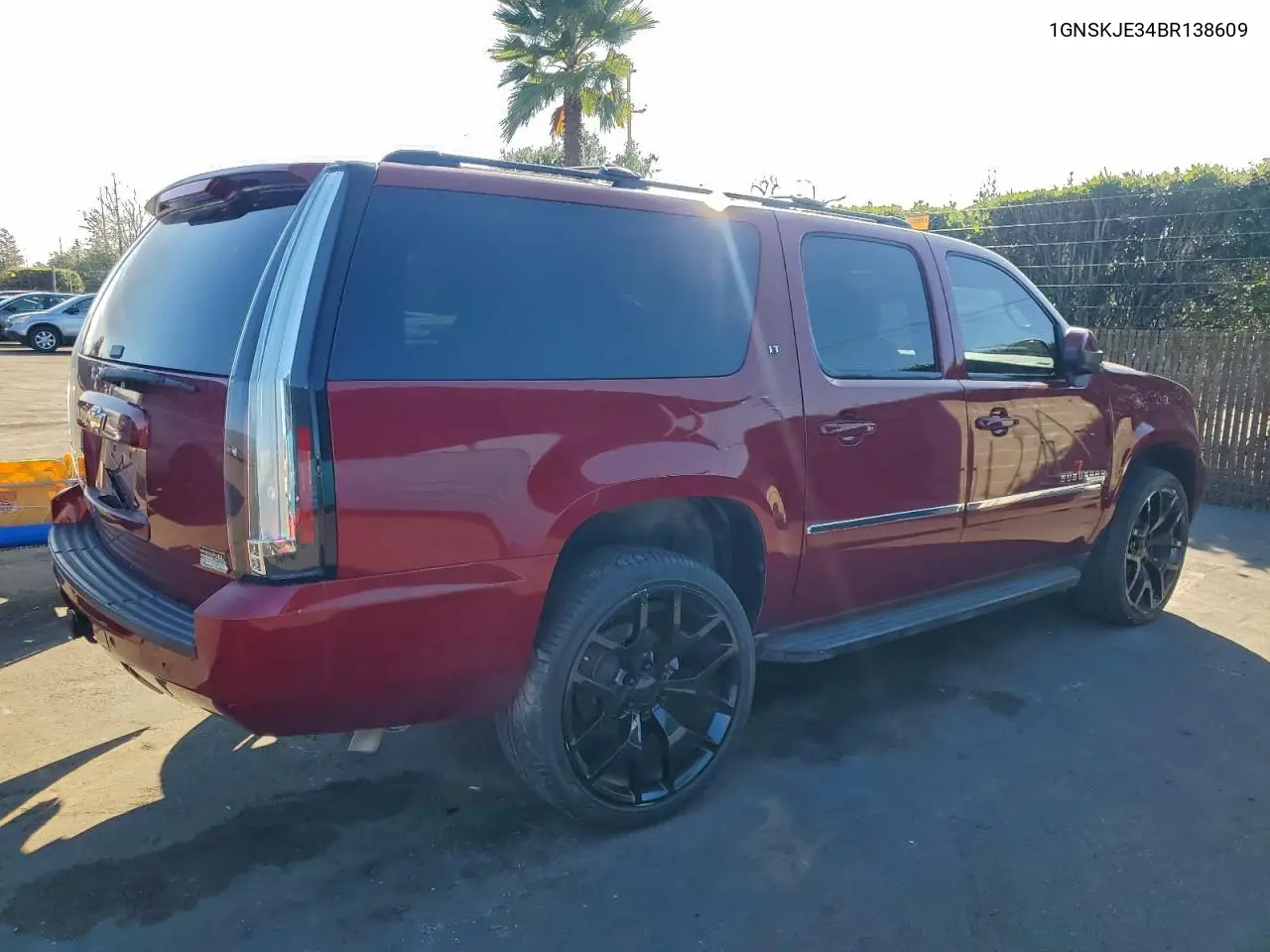 1GNSKJE34BR138609 2011 Chevrolet Suburban K1500 Lt