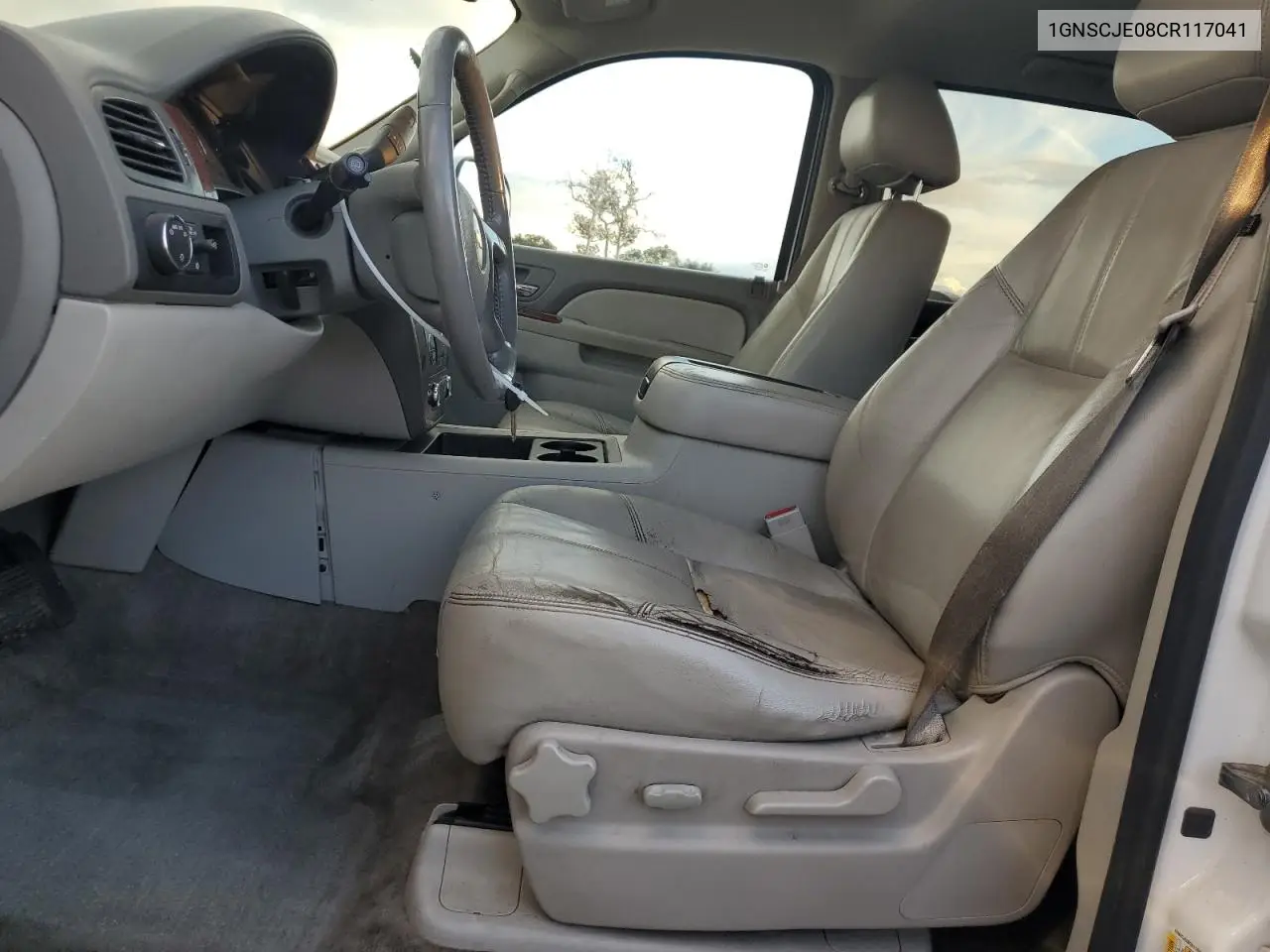 1GNSCJE08CR117041 2012 Chevrolet Suburban C1500 Lt