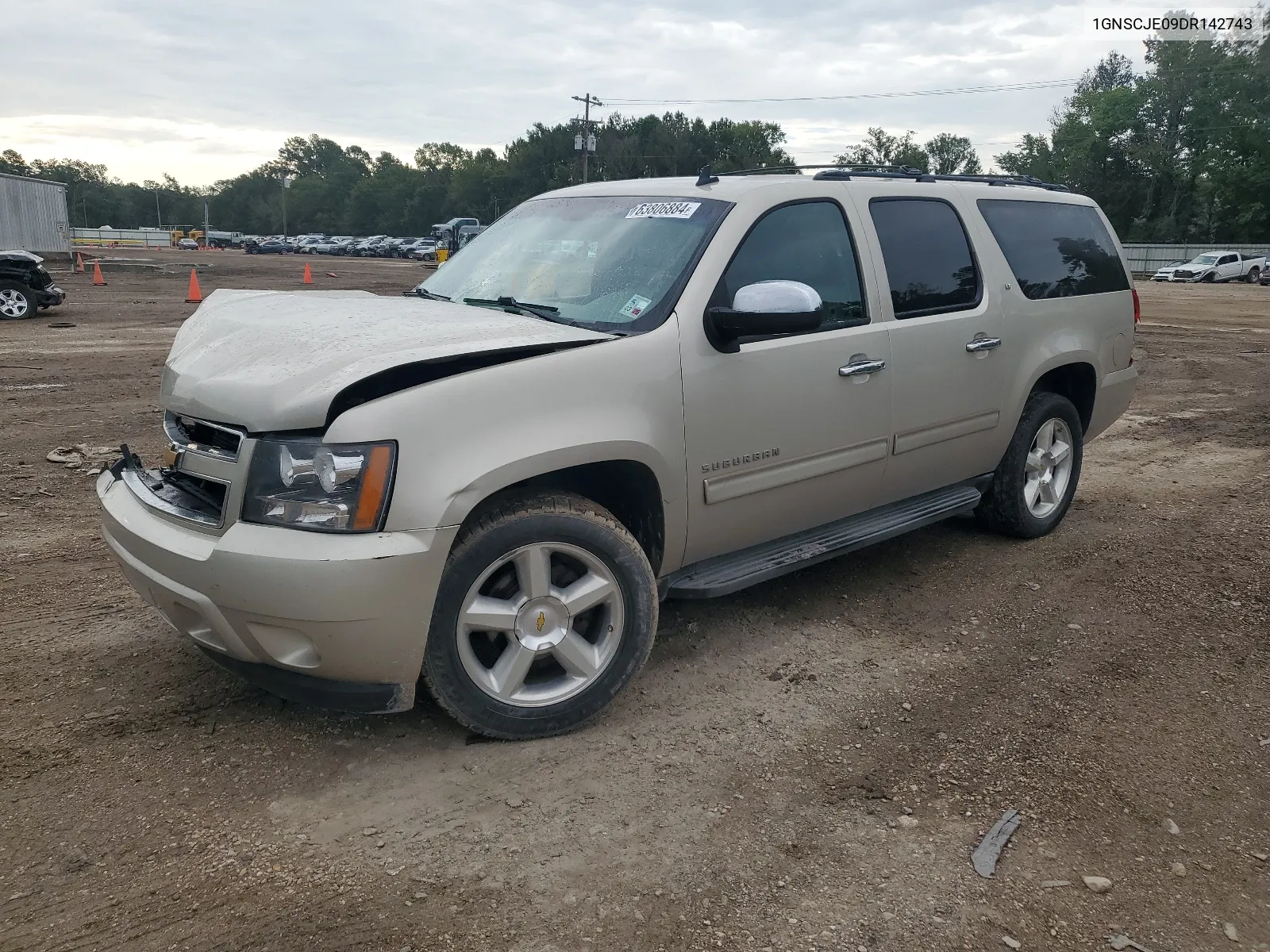 1GNSCJE09DR142743 2013 Chevrolet Suburban C1500 Lt