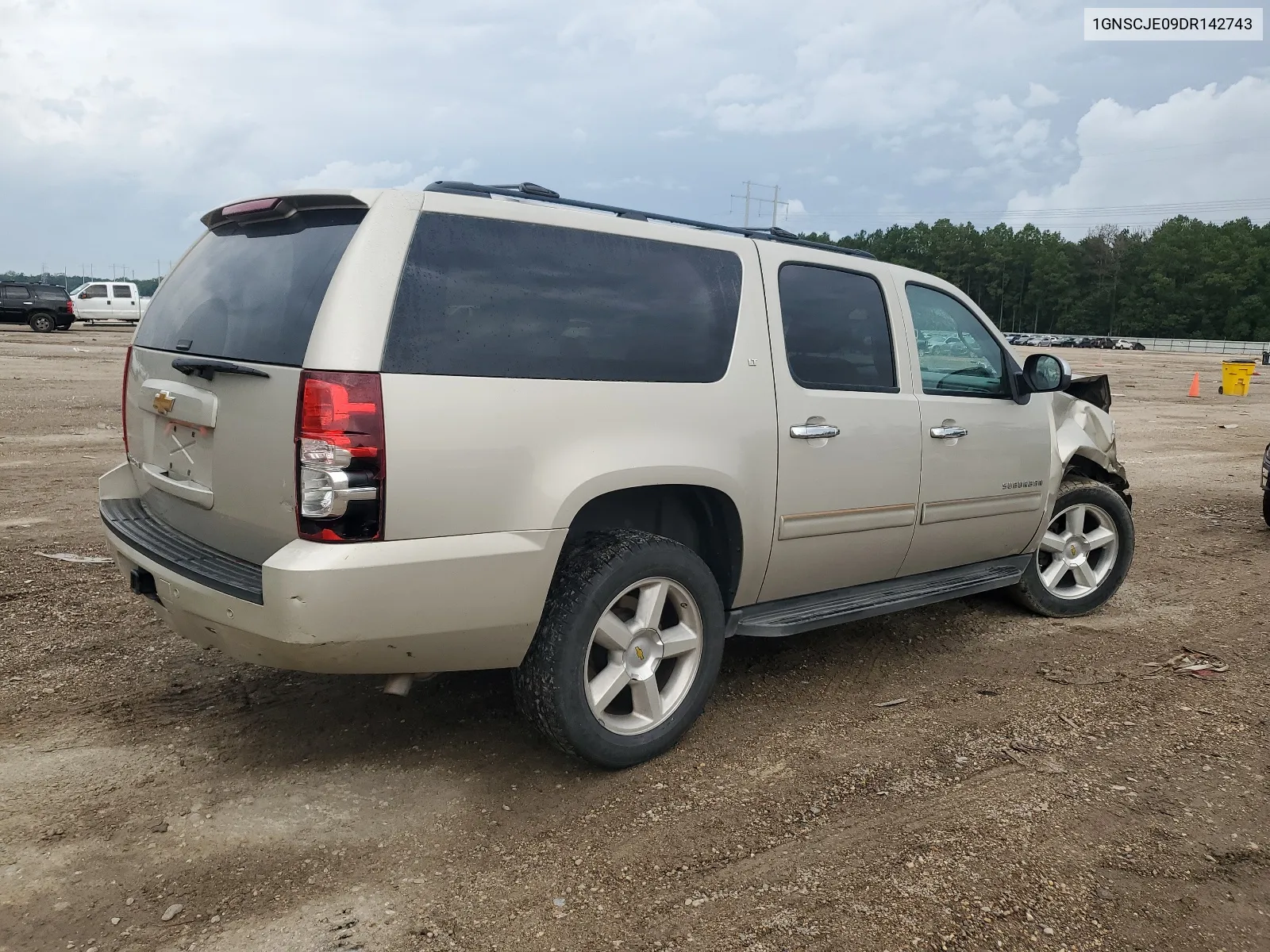 1GNSCJE09DR142743 2013 Chevrolet Suburban C1500 Lt