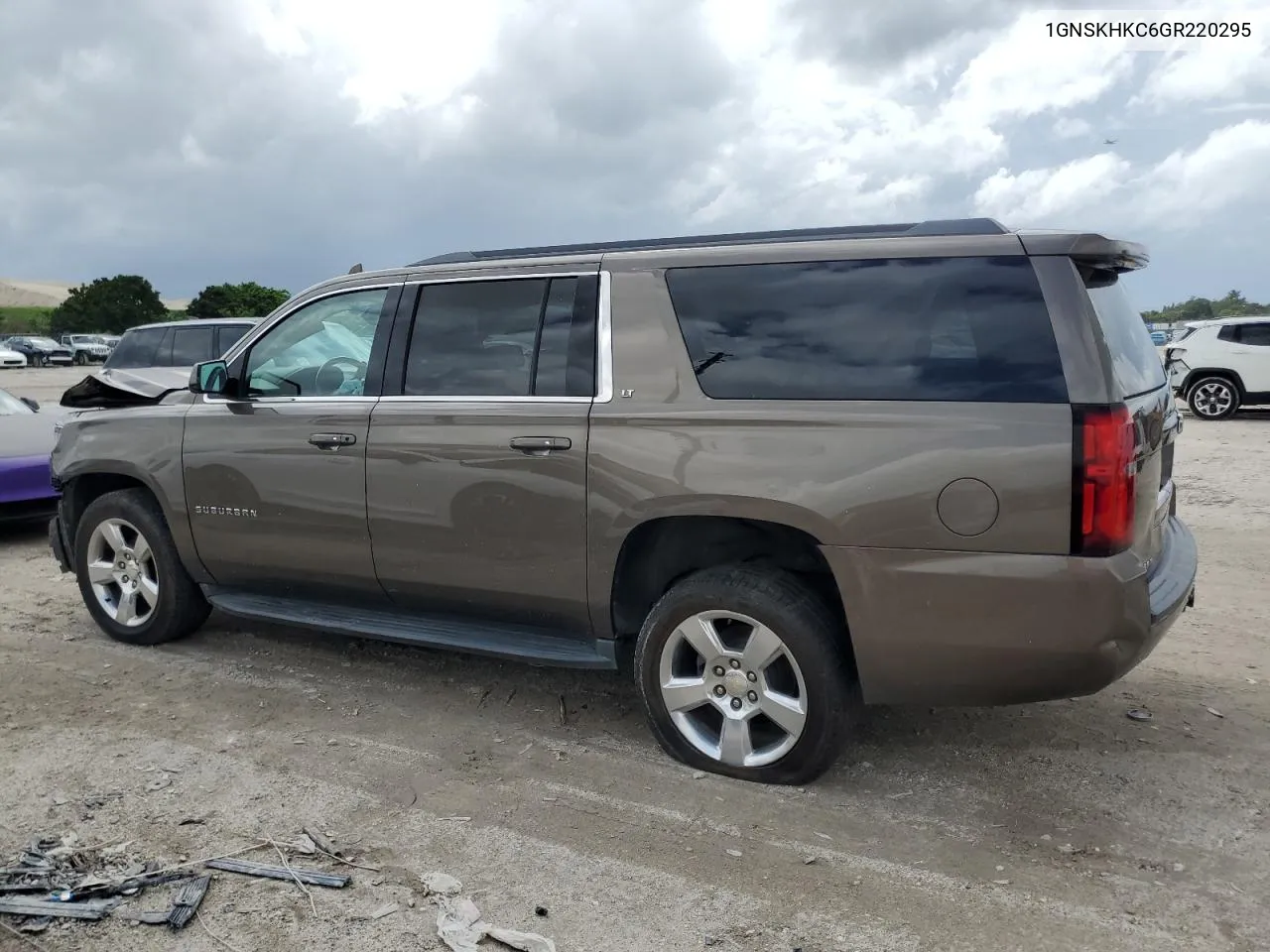 1GNSKHKC6GR220295 2016 Chevrolet Suburban K1500 Lt