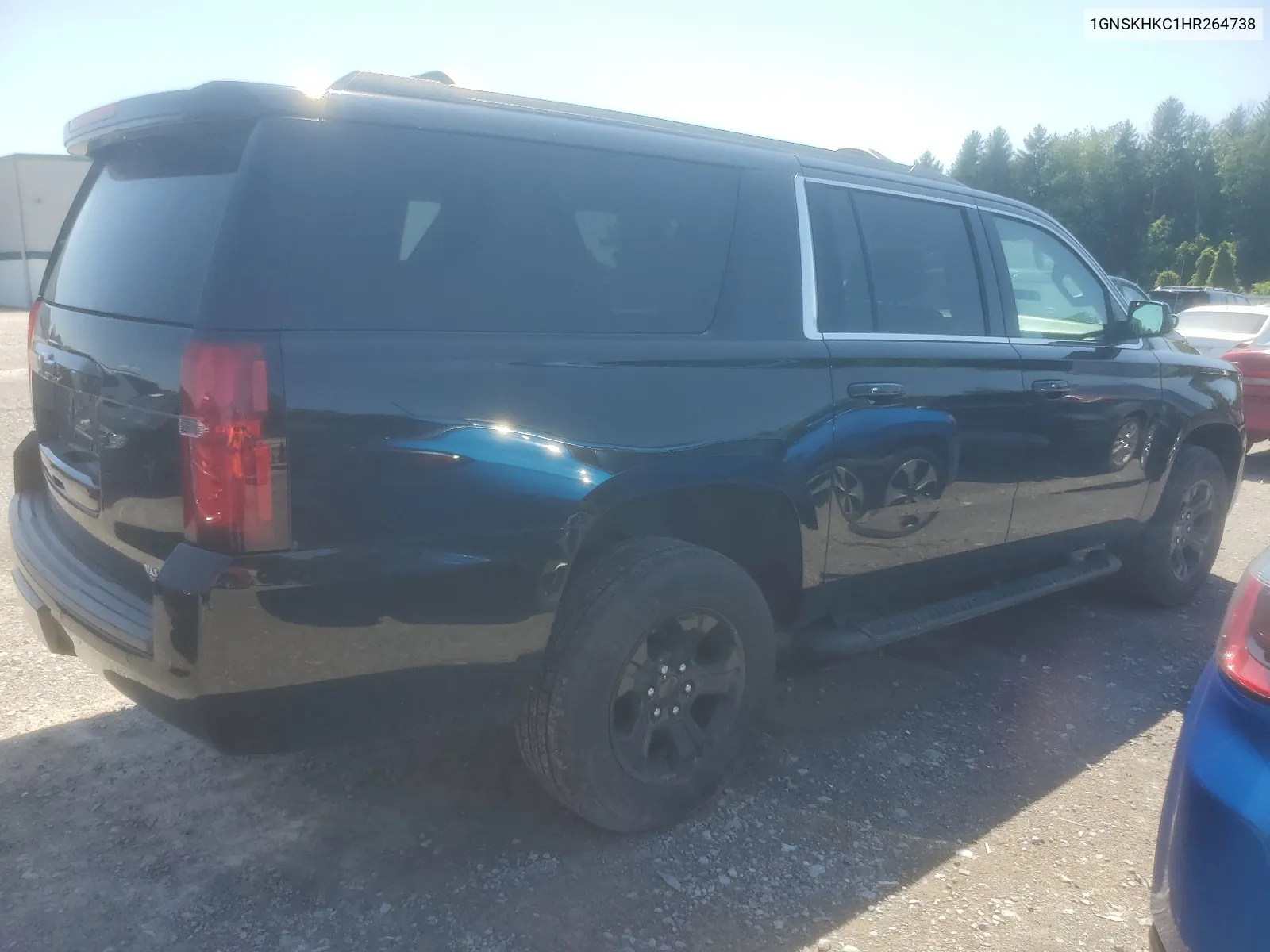 1GNSKHKC1HR264738 2017 Chevrolet Suburban K1500 Lt