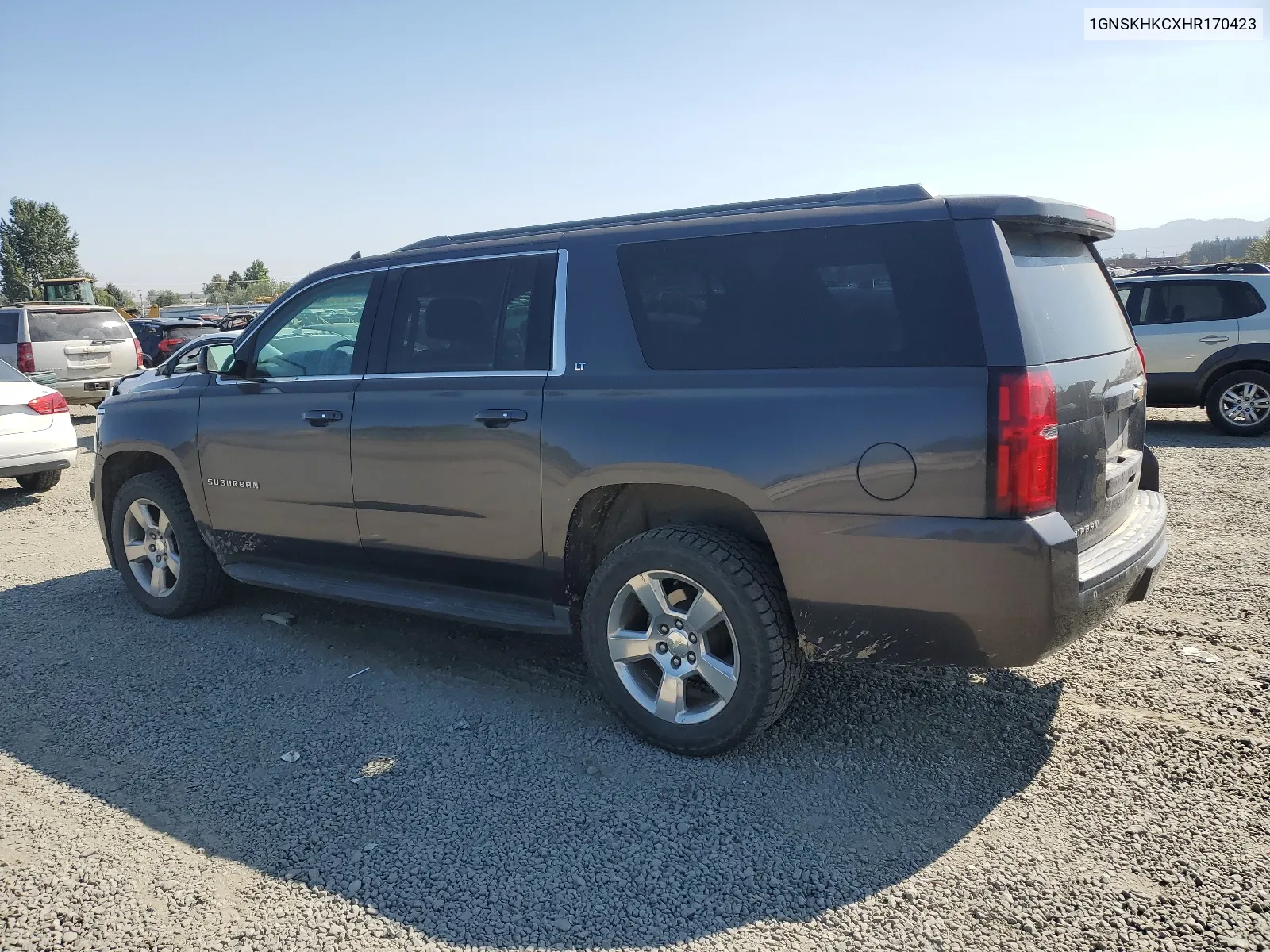 1GNSKHKCXHR170423 2017 Chevrolet Suburban K1500 Lt