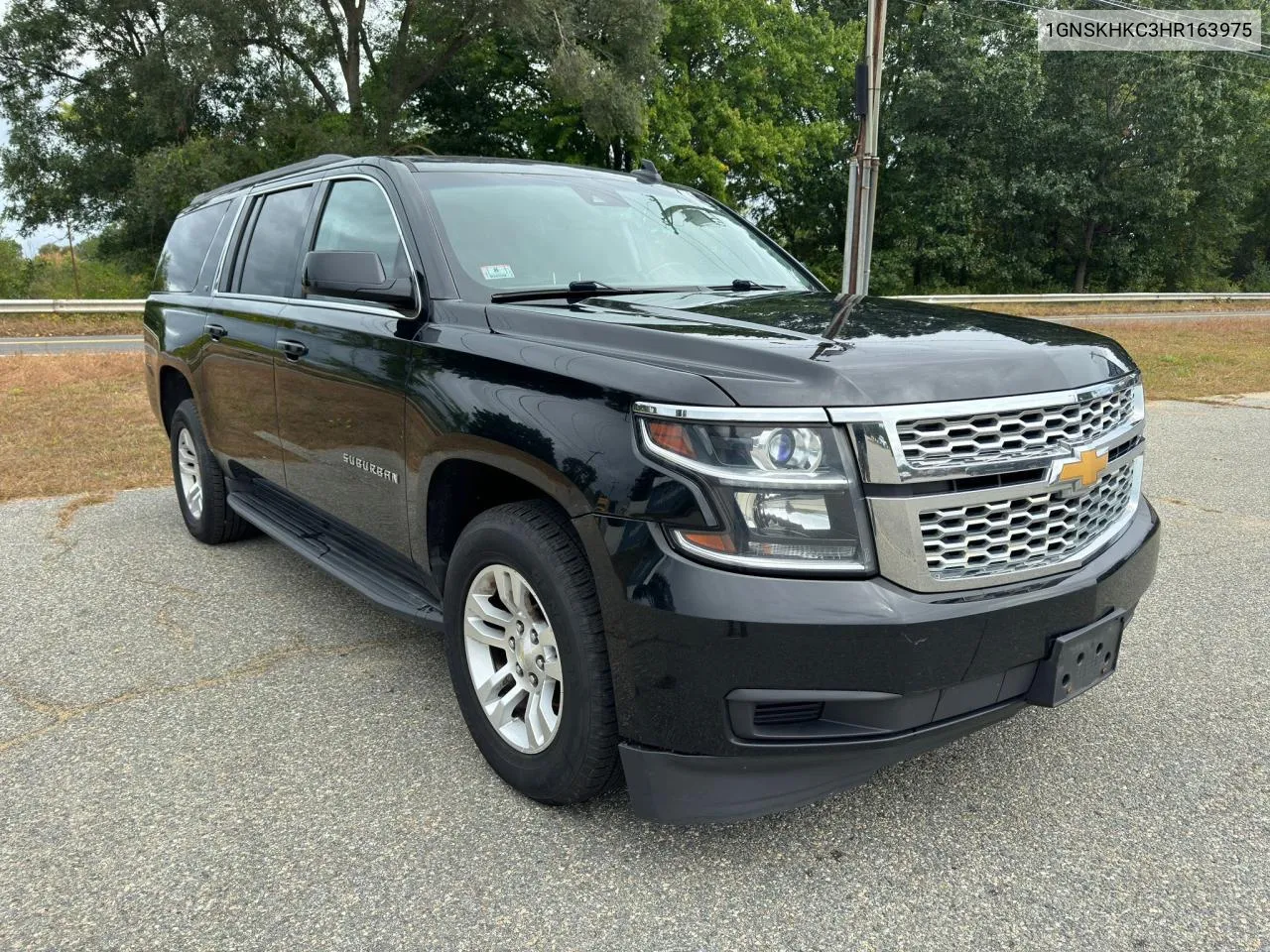 1GNSKHKC3HR163975 2017 Chevrolet Suburban K1500 Lt