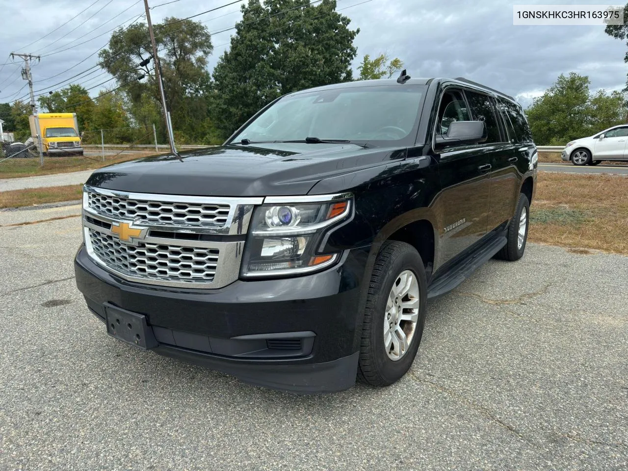 1GNSKHKC3HR163975 2017 Chevrolet Suburban K1500 Lt