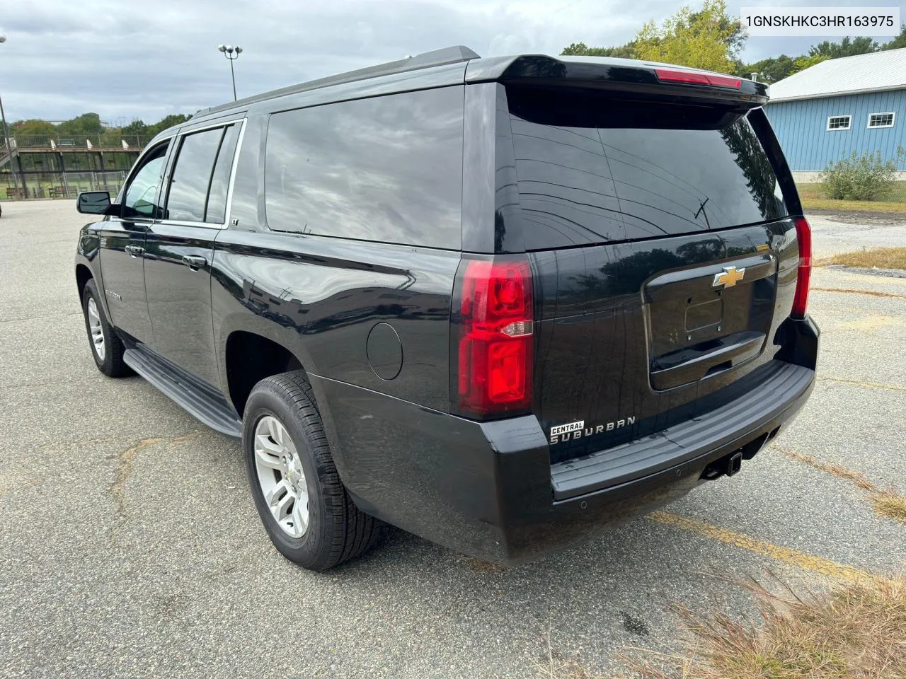 1GNSKHKC3HR163975 2017 Chevrolet Suburban K1500 Lt