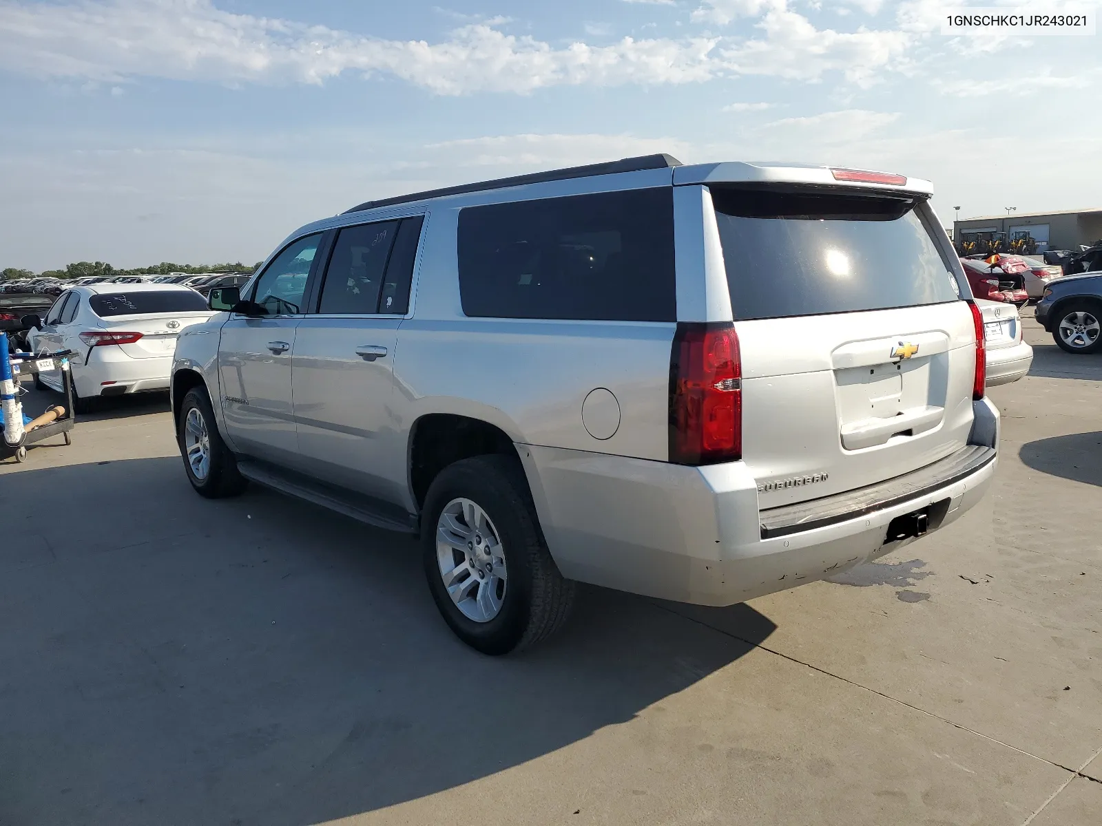 2018 Chevrolet Suburban C1500 Lt VIN: 1GNSCHKC1JR243021 Lot: 67077844