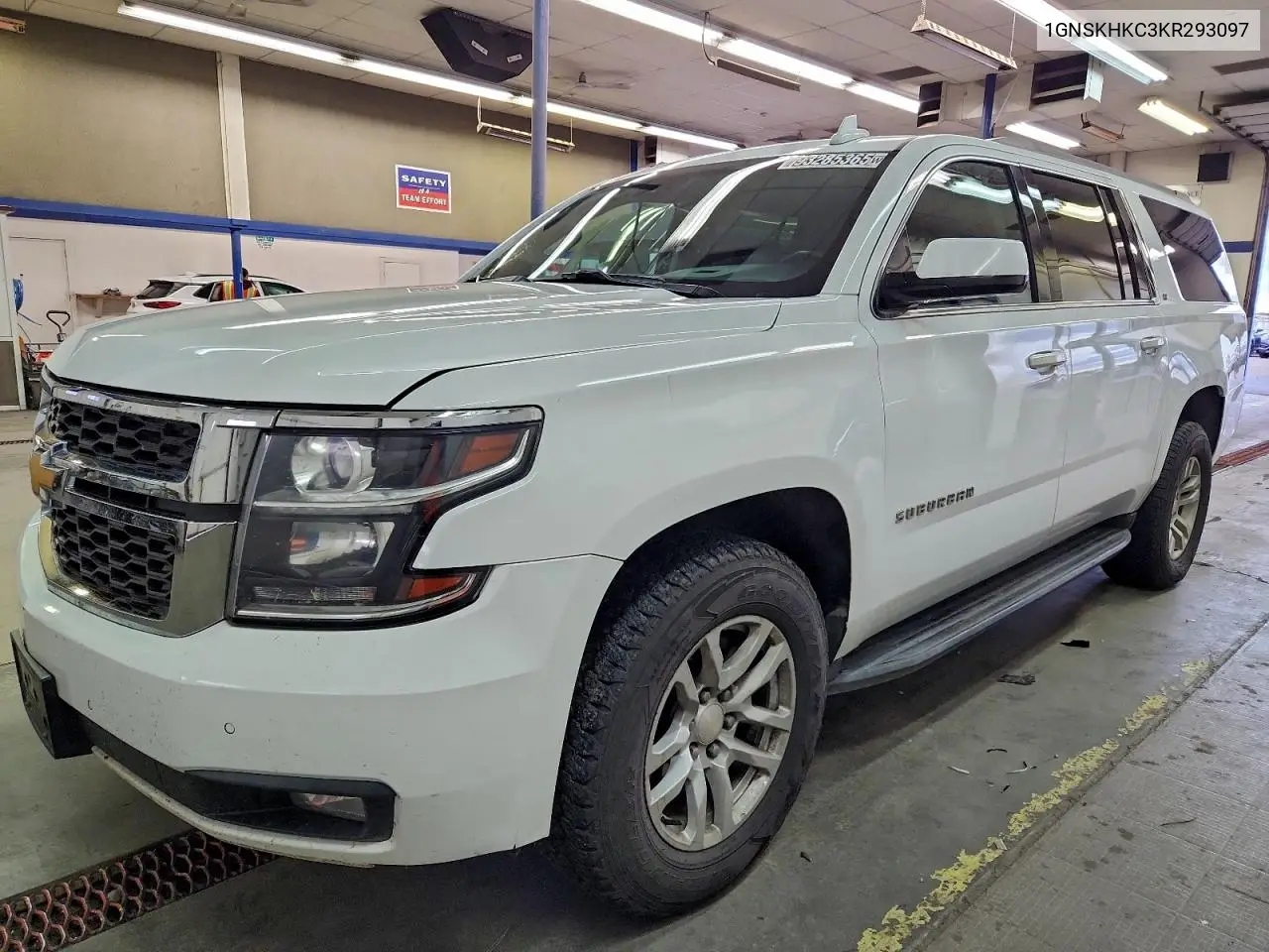 1GNSKHKC3KR293097 2019 Chevrolet Suburban K1500 Lt